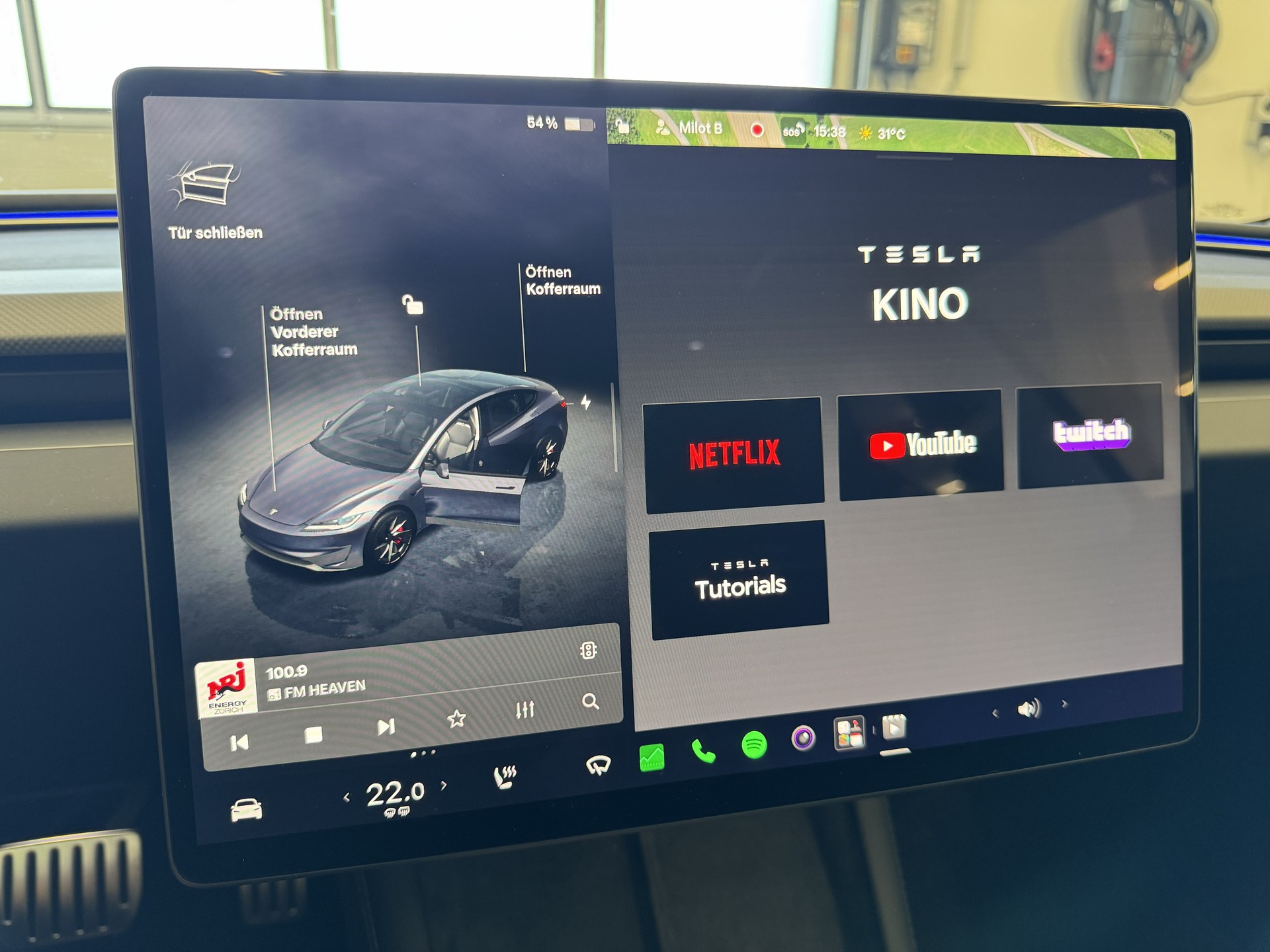 TESLA Model 3 Dual Motor Performance AWD CH Fahrzeug-image-17