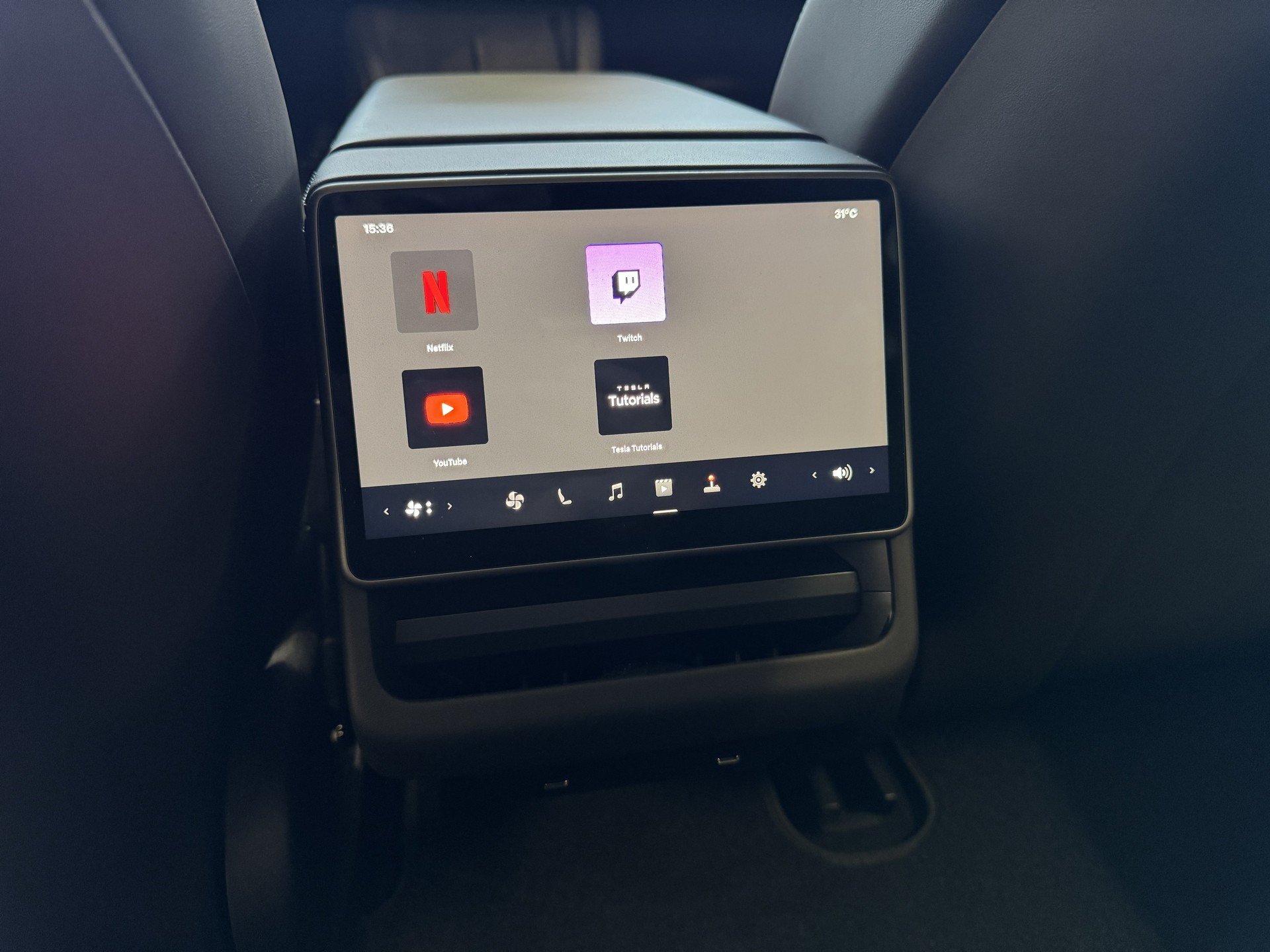 TESLA Model 3 Dual Motor Performance AWD CH Fahrzeug-image-19