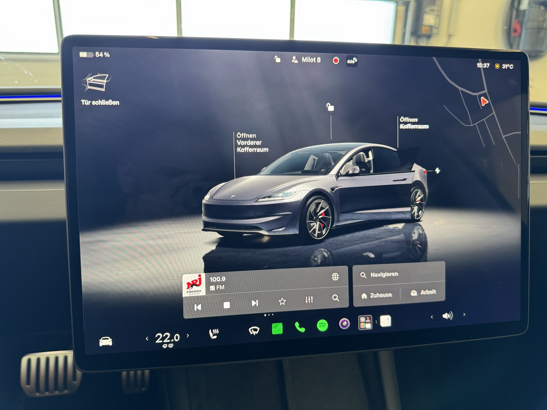 TESLA Model 3 Dual Motor Performance AWD CH Fahrzeug-image-14