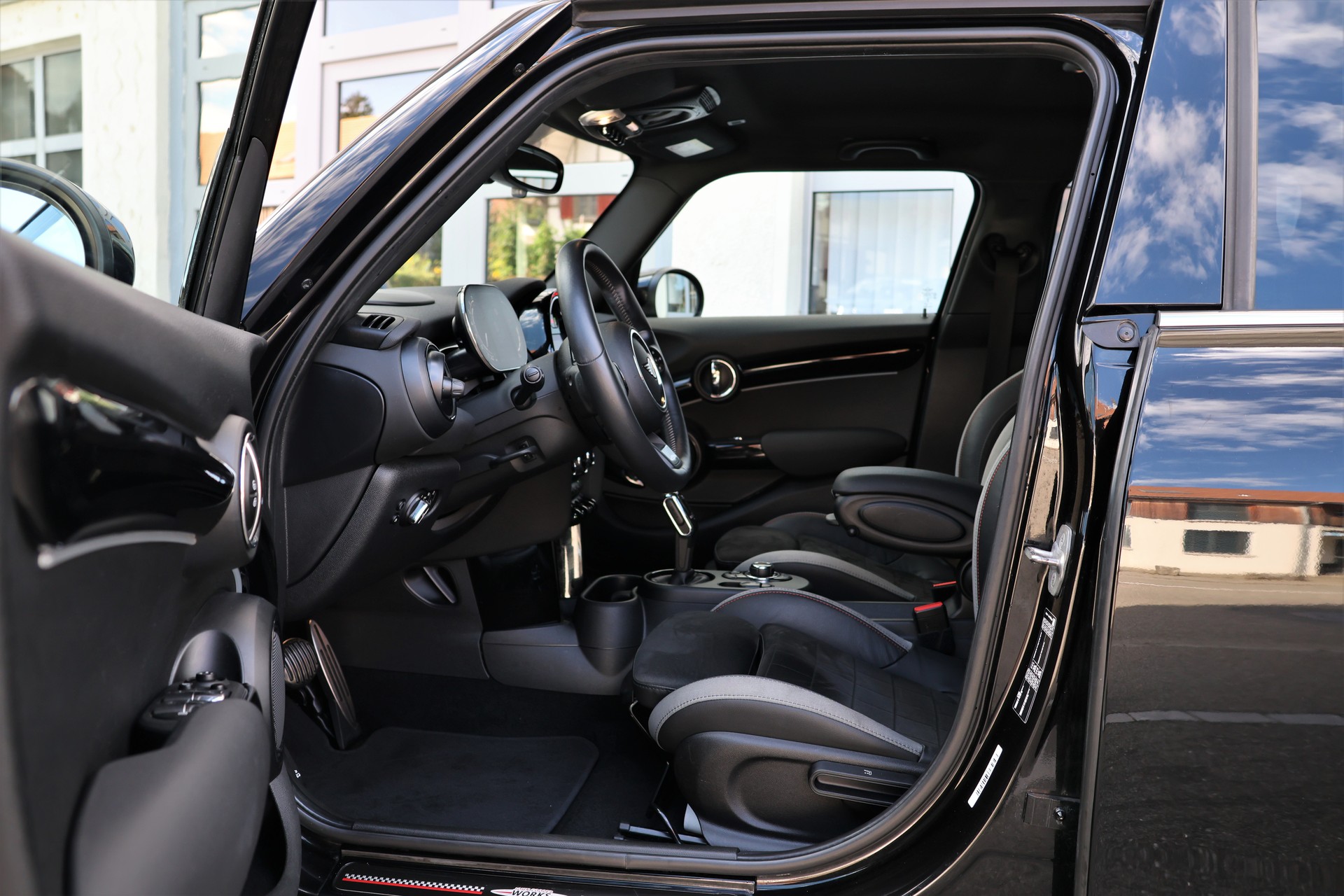 MINI Cooper S Trafalgar Edition Steptronic DKG-image-9