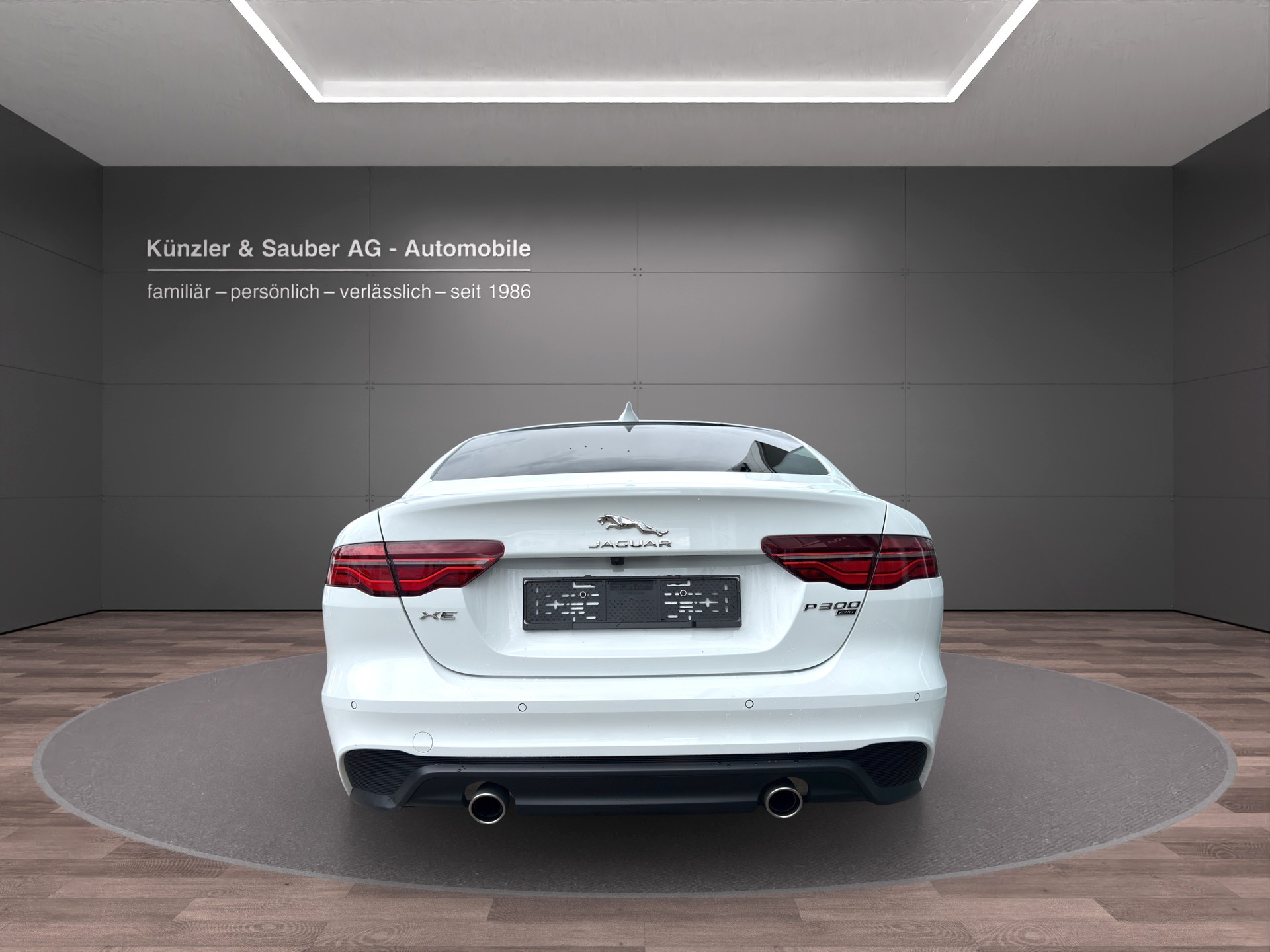 JAGUAR XE 2.0 SE P300 AWD Automat-image-14