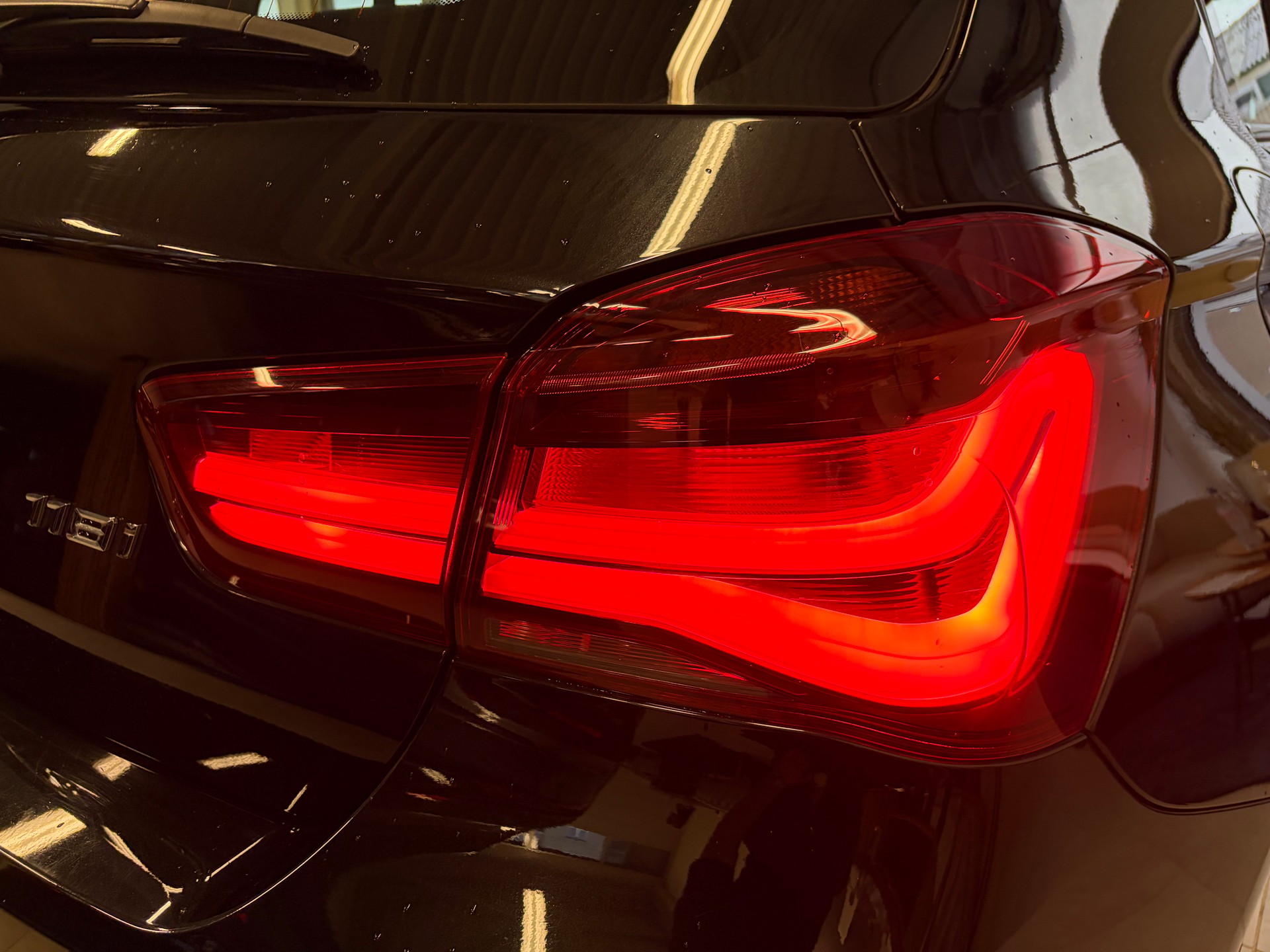BMW 118i Edition Sport Line Steptronic-image-7