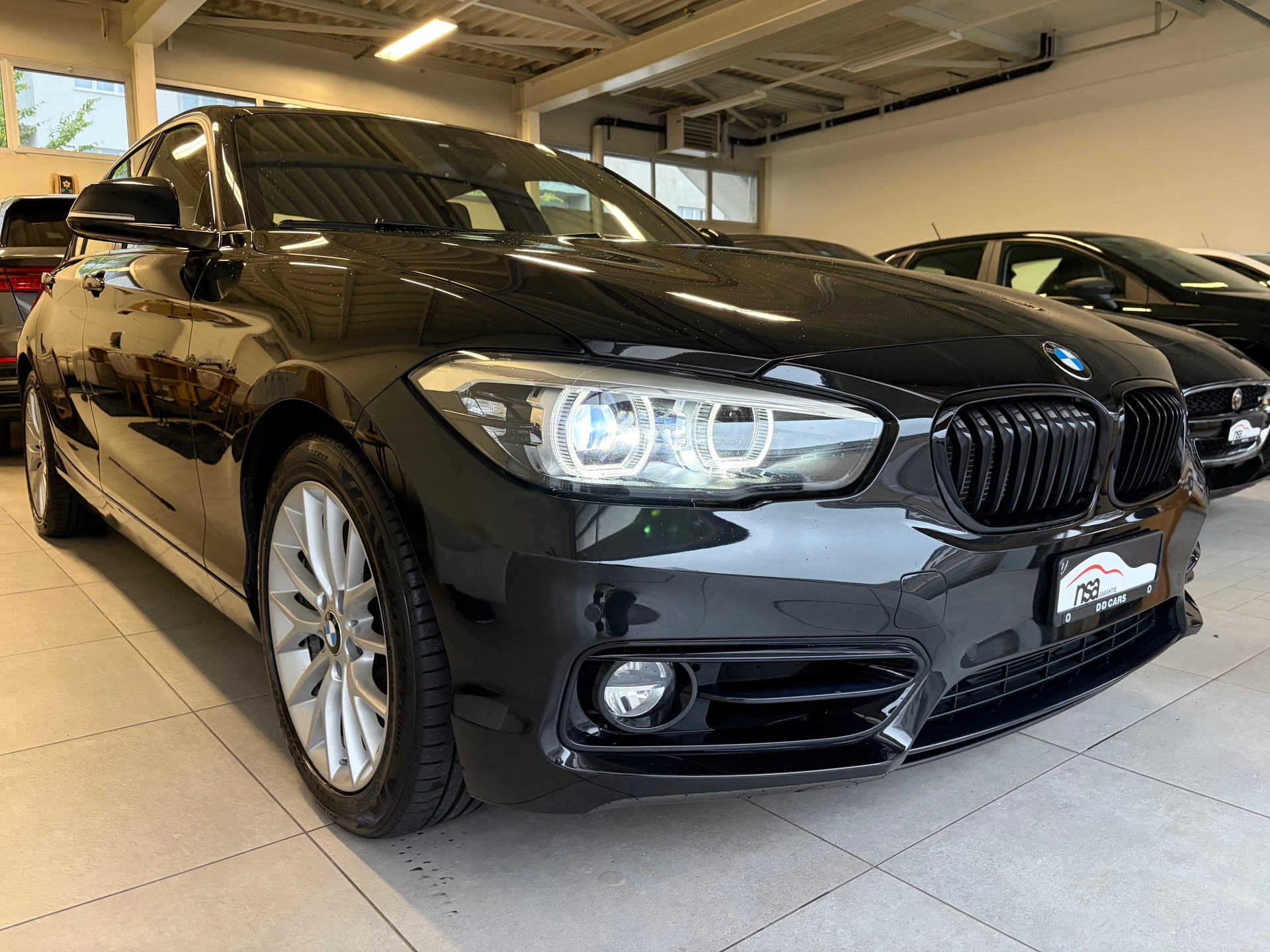 BMW 118i Edition Sport Line Steptronic-image-1