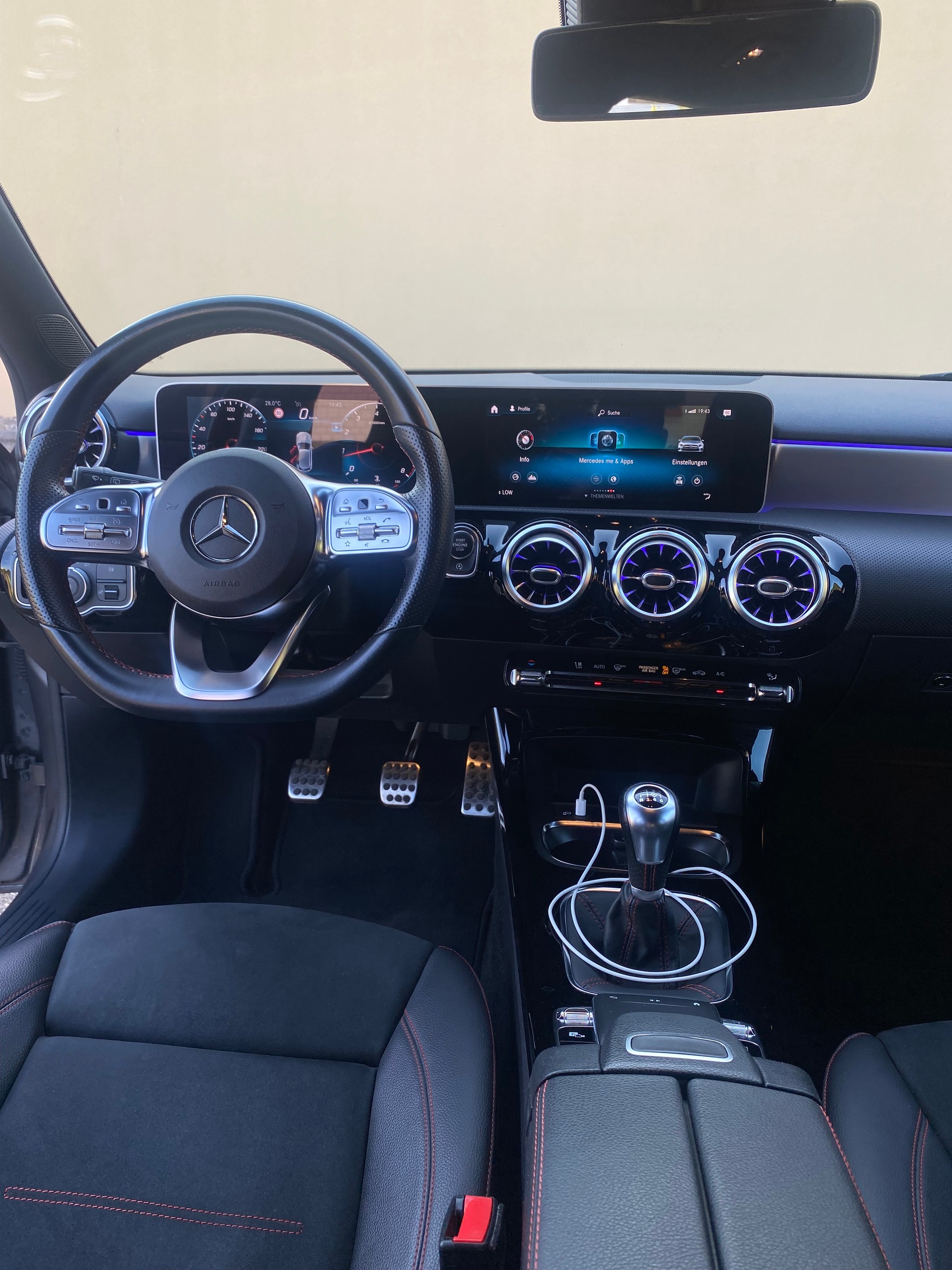 MERCEDES-BENZ A 200 AMG Line-image-5