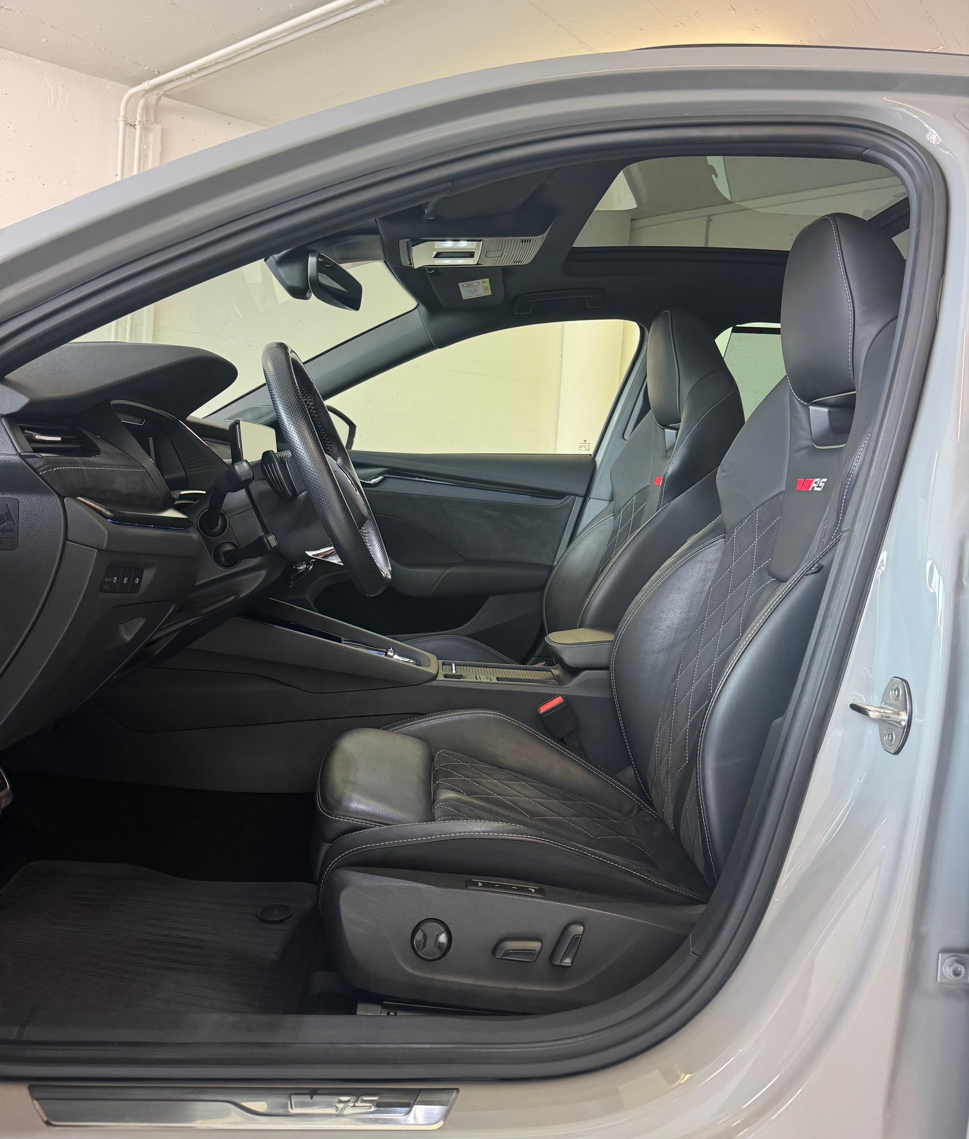 SKODA Octavia Combi 2.0 TDI DSG RS 4x4-image-4