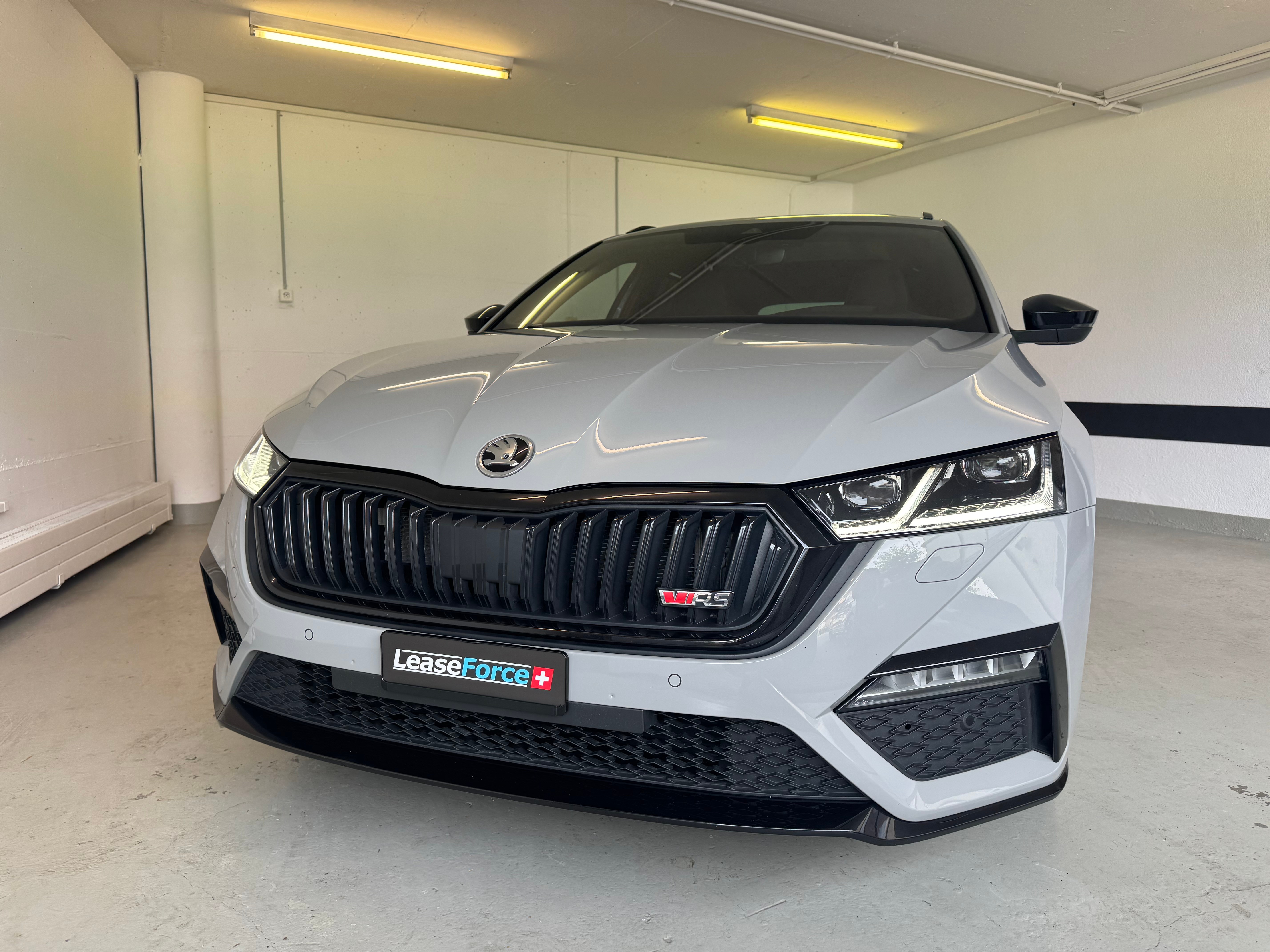 SKODA Octavia Combi 2.0 TDI DSG RS 4x4 — slika 1