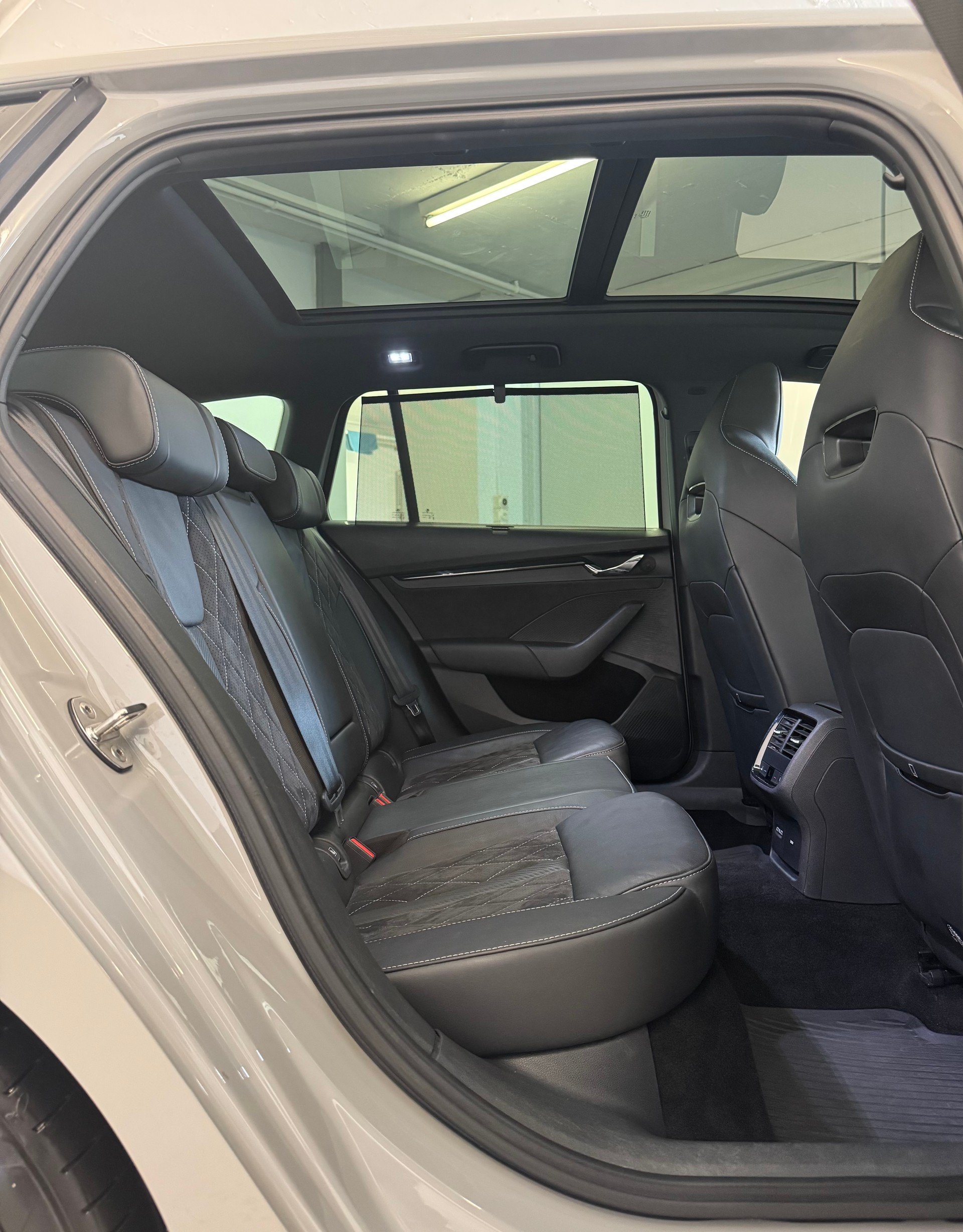 SKODA Octavia Combi 2.0 TDI DSG RS 4x4-image-7