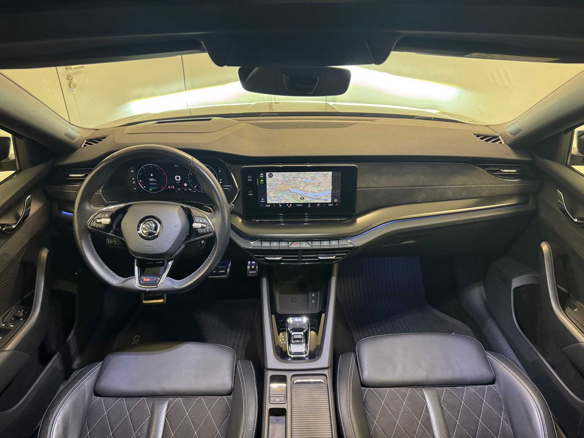 SKODA Octavia Combi 2.0 TDI DSG RS 4x4-image-8