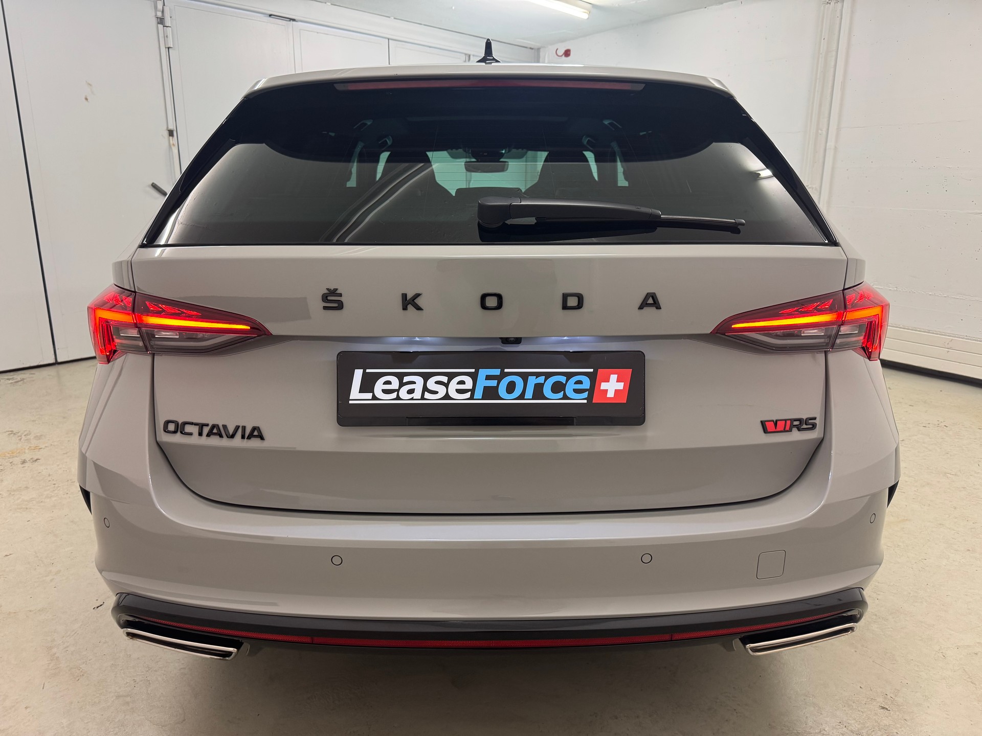 SKODA Octavia Combi 2.0 TDI DSG RS 4x4-image-3