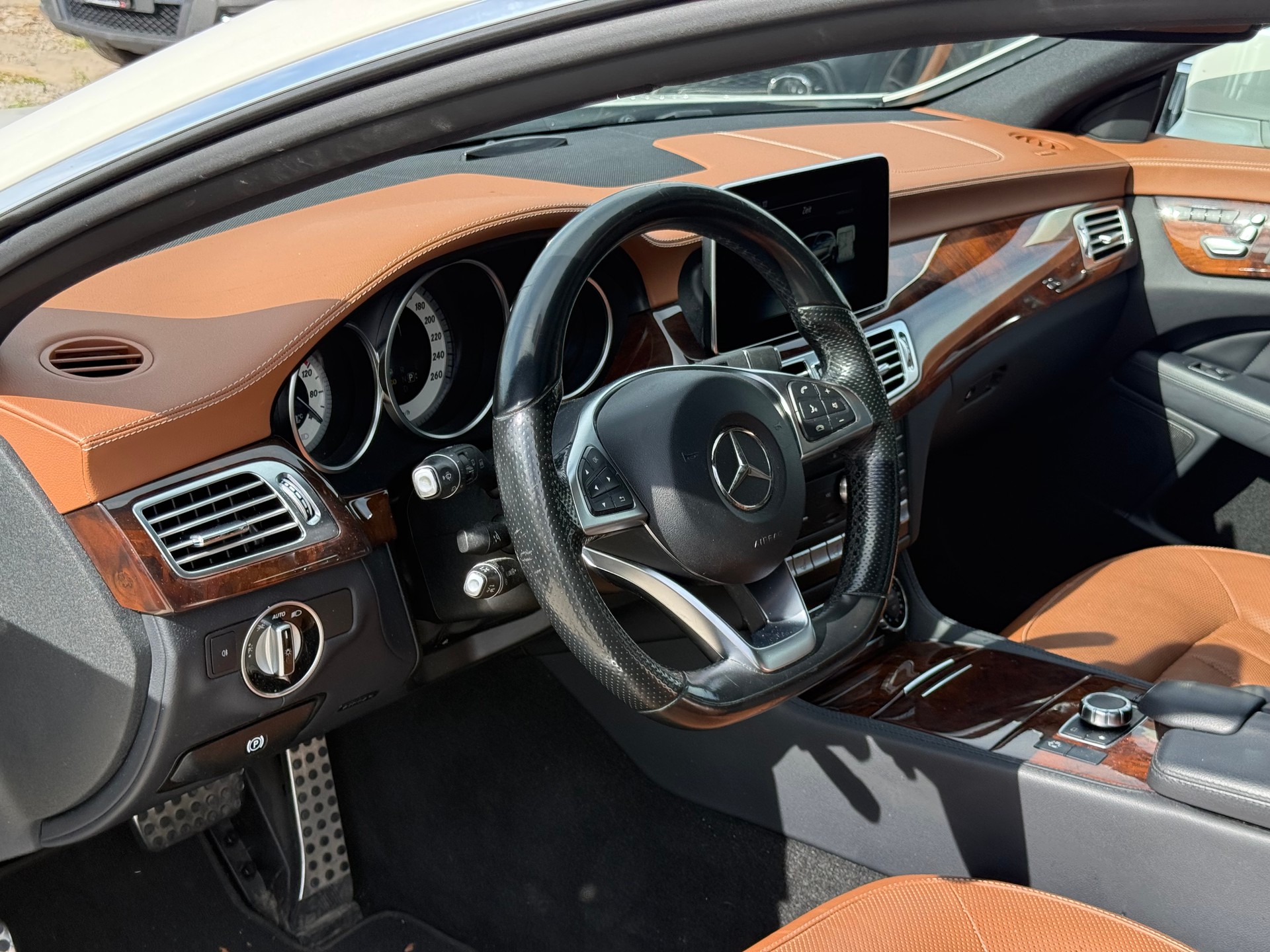 MERCEDES-BENZ CLS Shooting Brake 350 BlueTEC 4Matic 7G-Tronic-image-11
