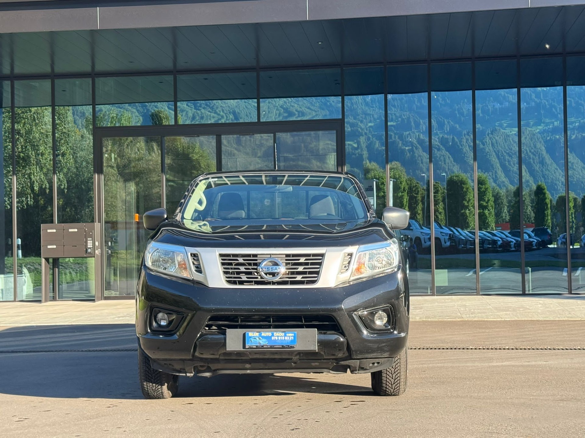 NISSAN Navara King Cab Visia 2.3 dCi 4WD-image-0