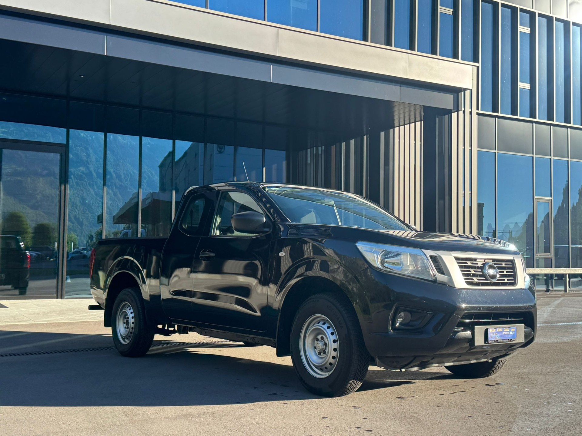 NISSAN Navara King Cab Visia 2.3 dCi 4WD-image-2