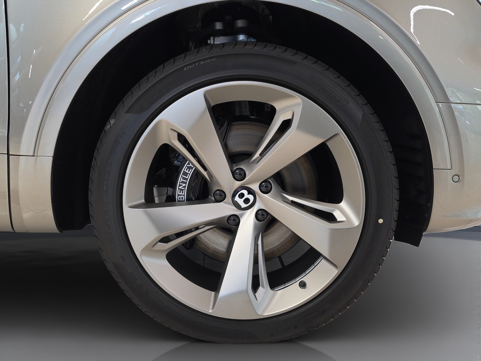 BENTLEY Bentayga Azure-image-7