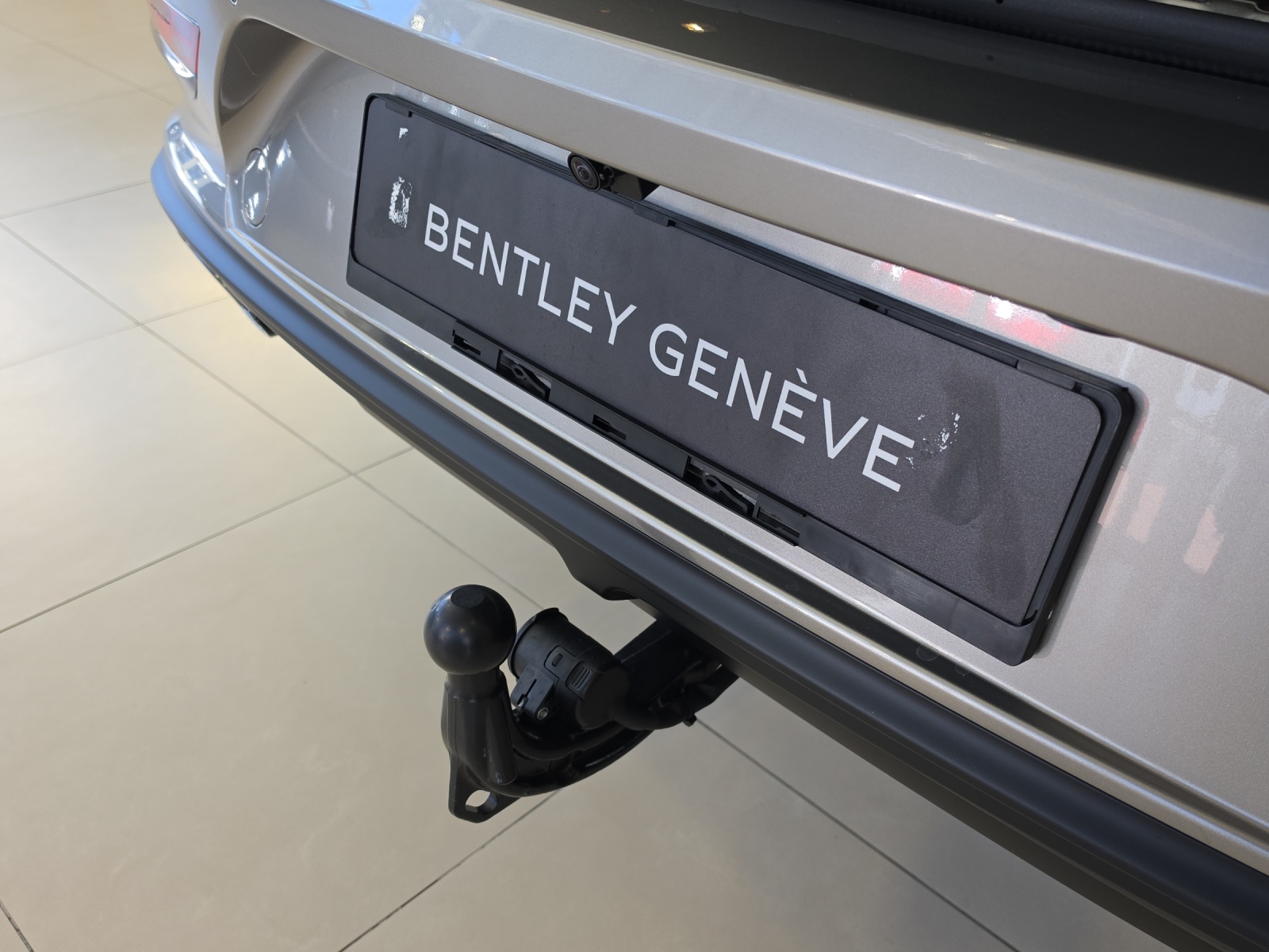 BENTLEY Bentayga Azure-image-28