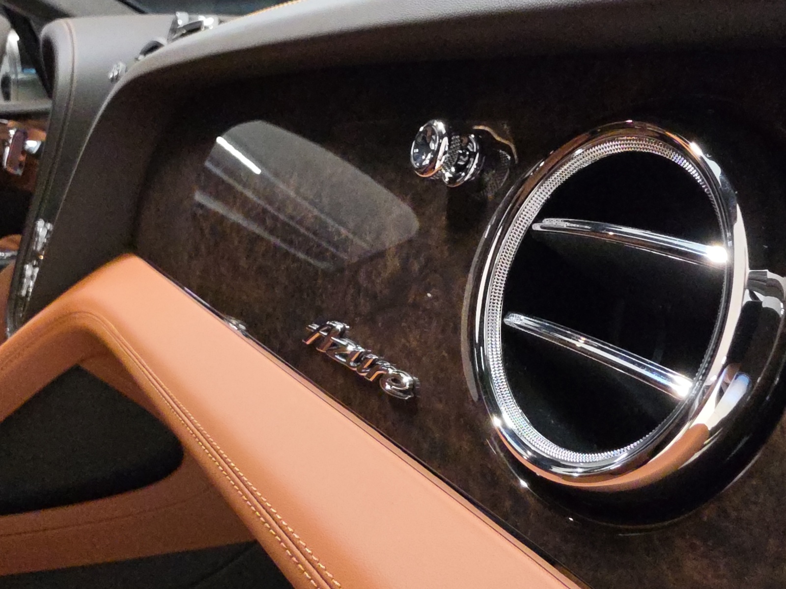 BENTLEY Bentayga Azure-image-25