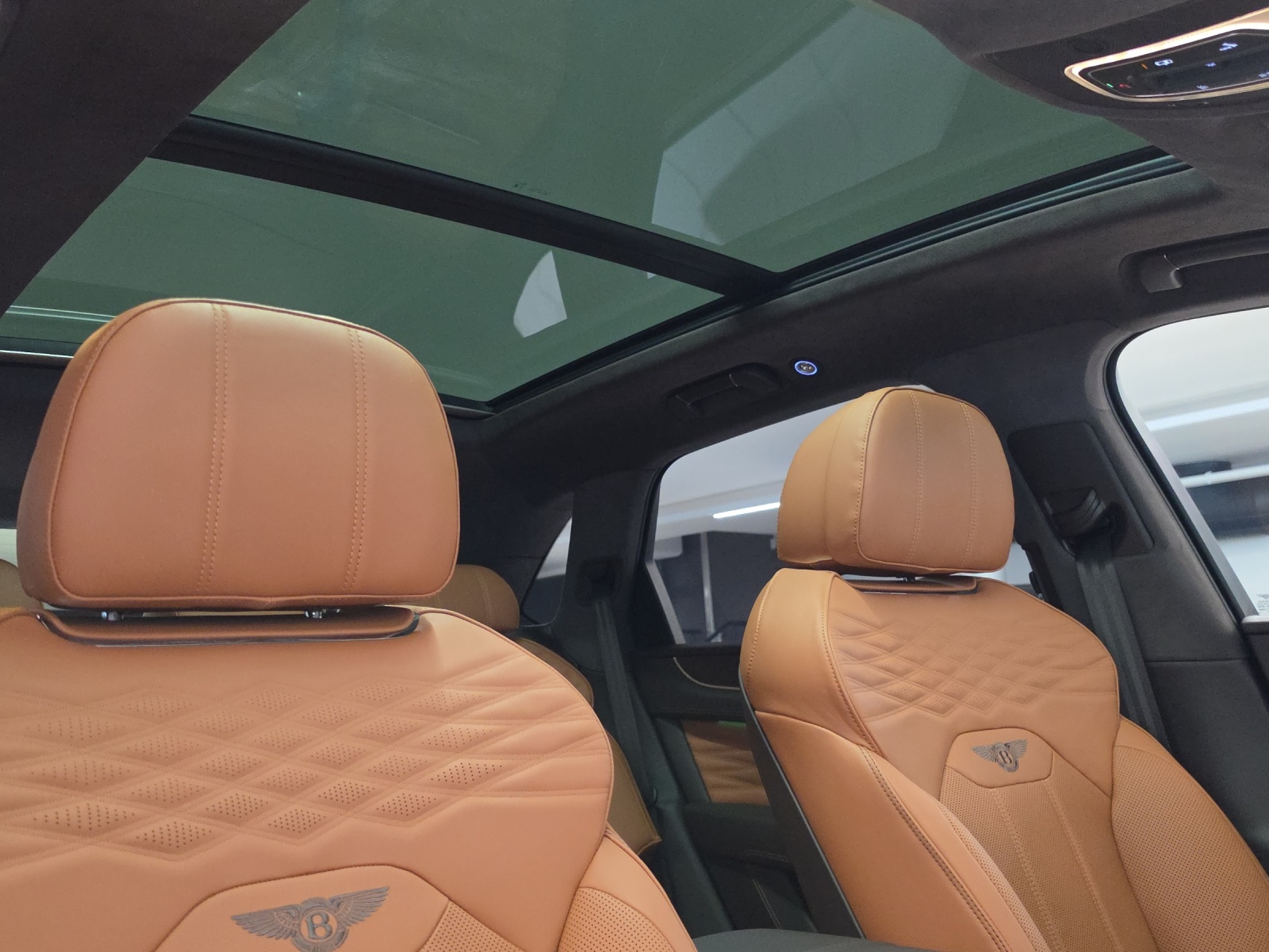 BENTLEY Bentayga Azure-image-18