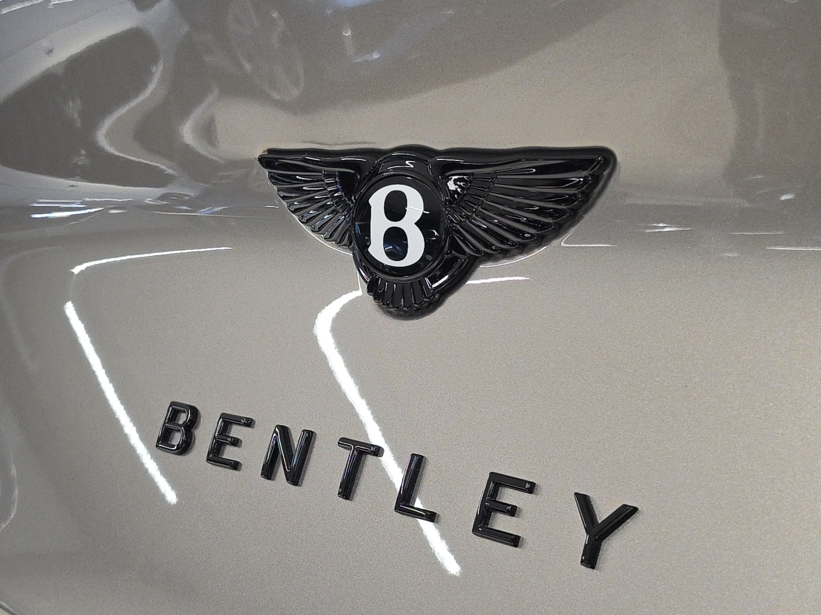 BENTLEY Bentayga Azure-image-23