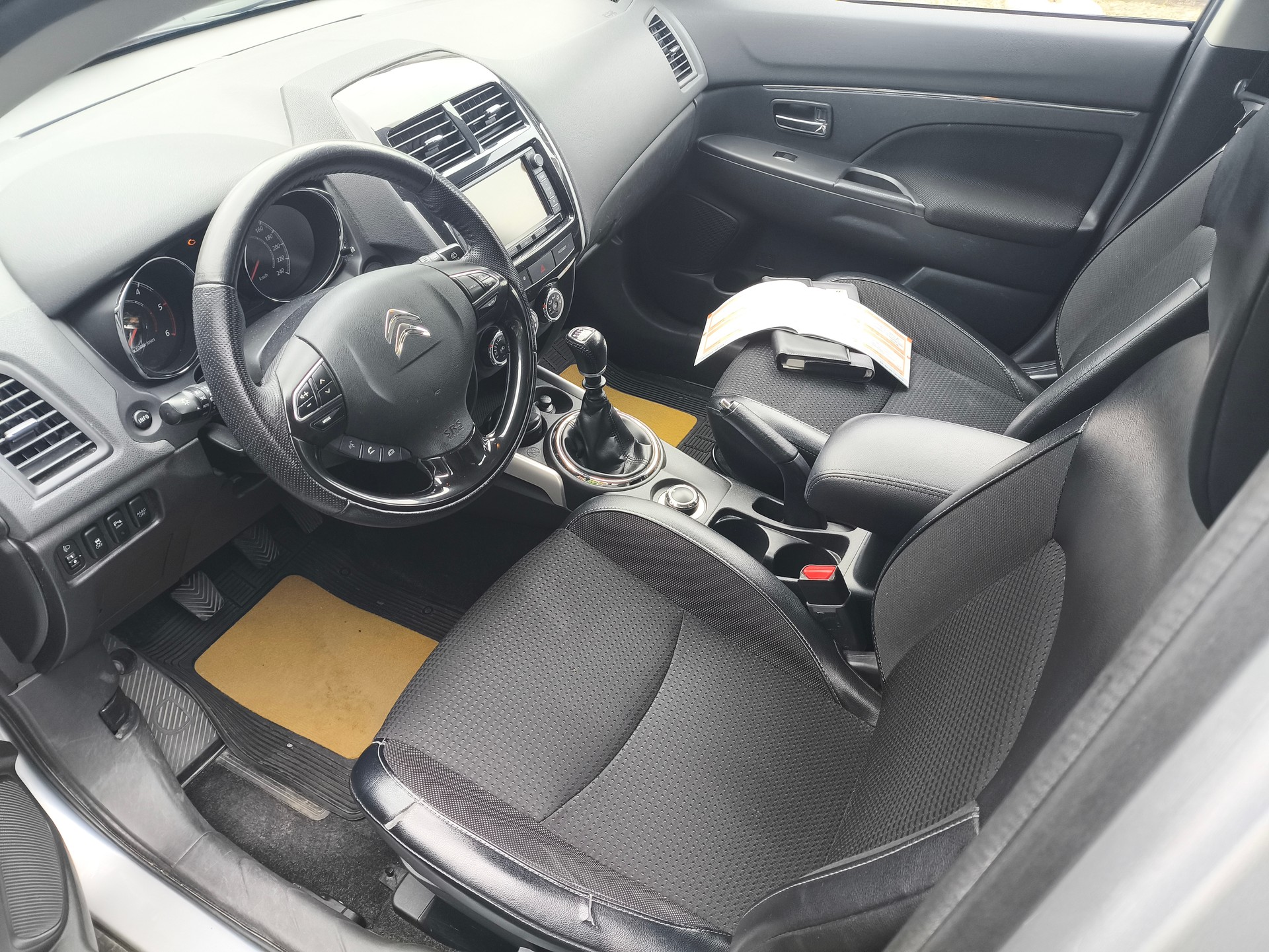CITROEN C4 Aircross 1.6 HDi Collection 4WD-image-9