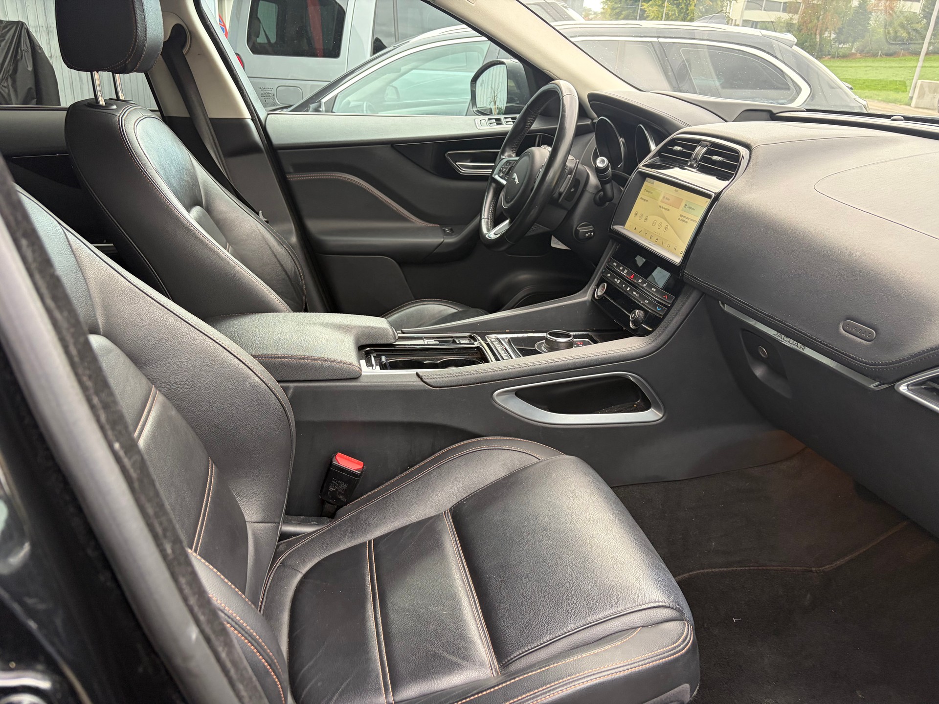 JAGUAR F-Pace 25t 2.0 Prestige AWD Automatik-image-10