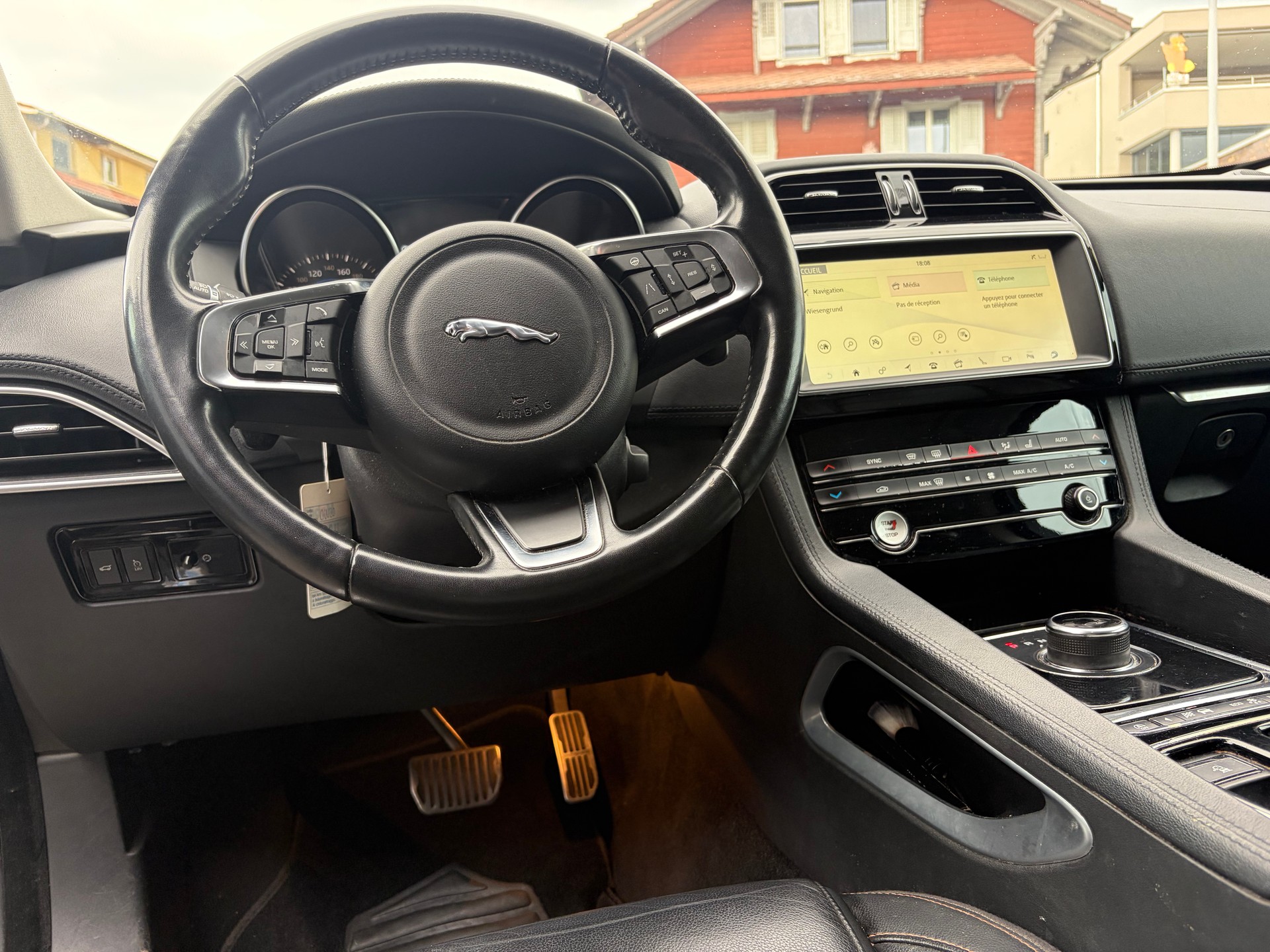 JAGUAR F-Pace 25t 2.0 Prestige AWD Automatik-image-8