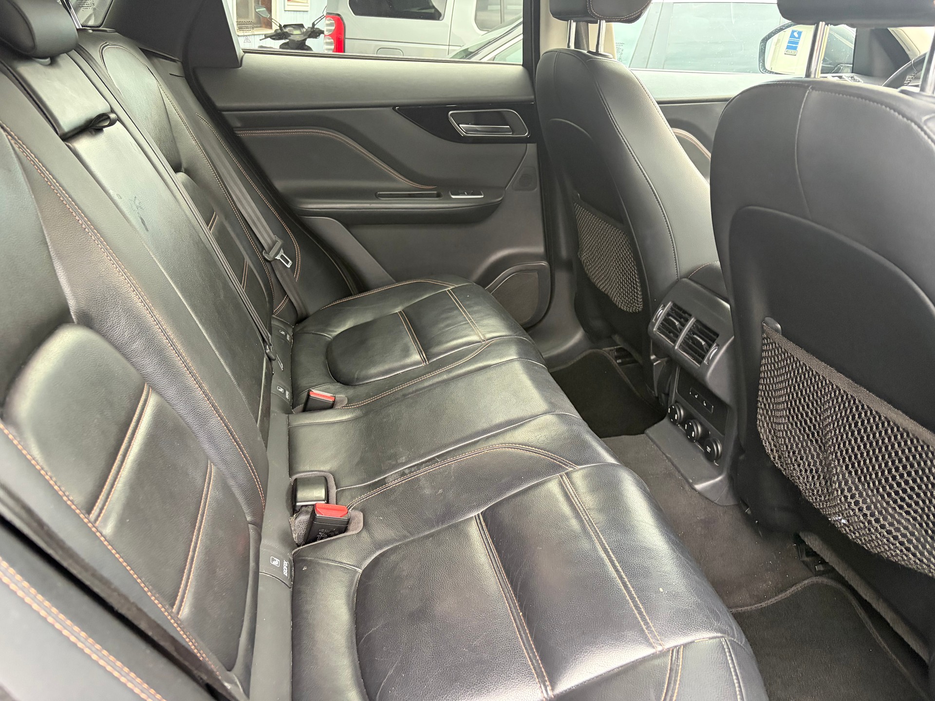 JAGUAR F-Pace 25t 2.0 Prestige AWD Automatik-image-12