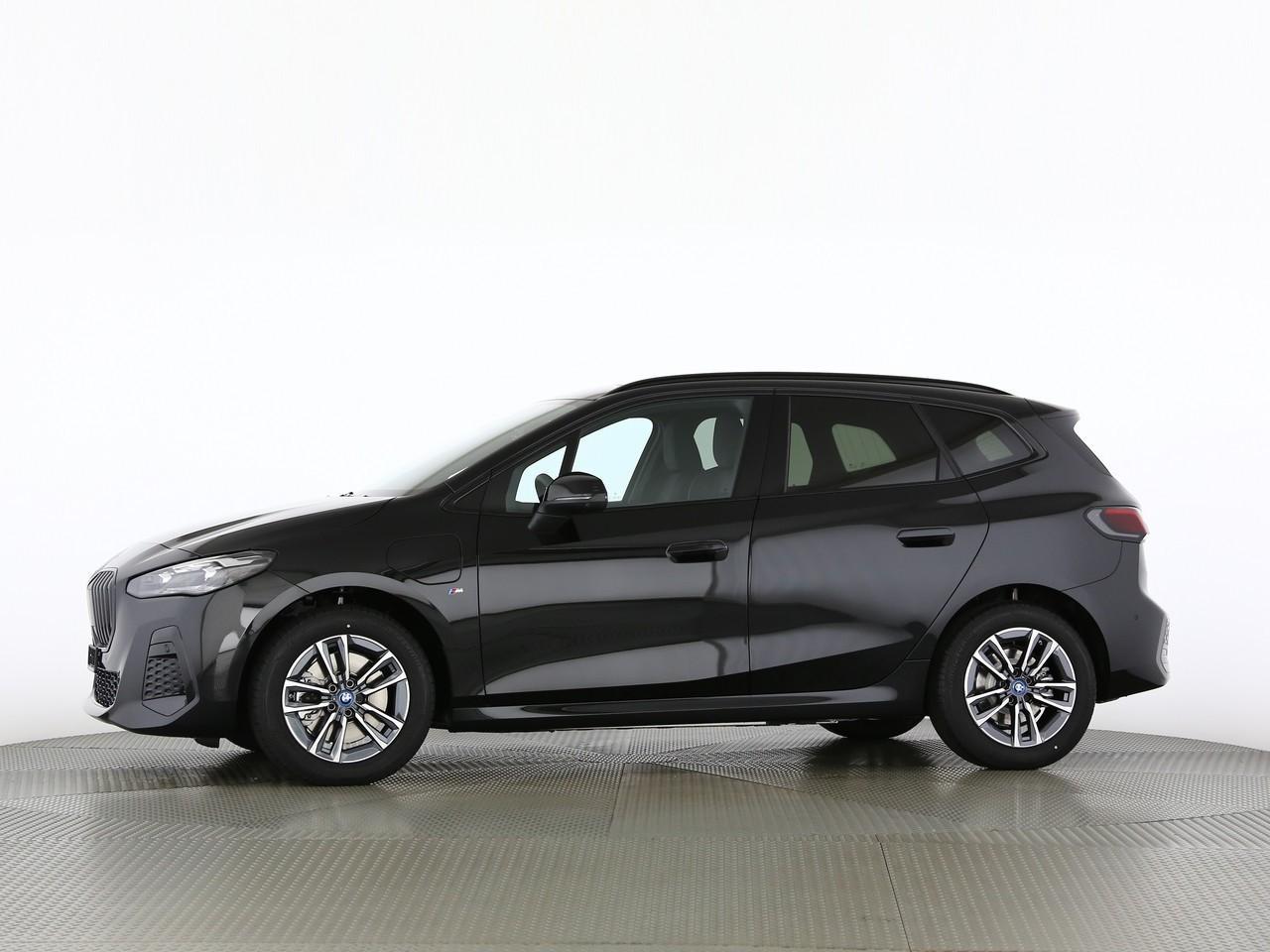 BMW 230e xDrive Active Tourer-image-2