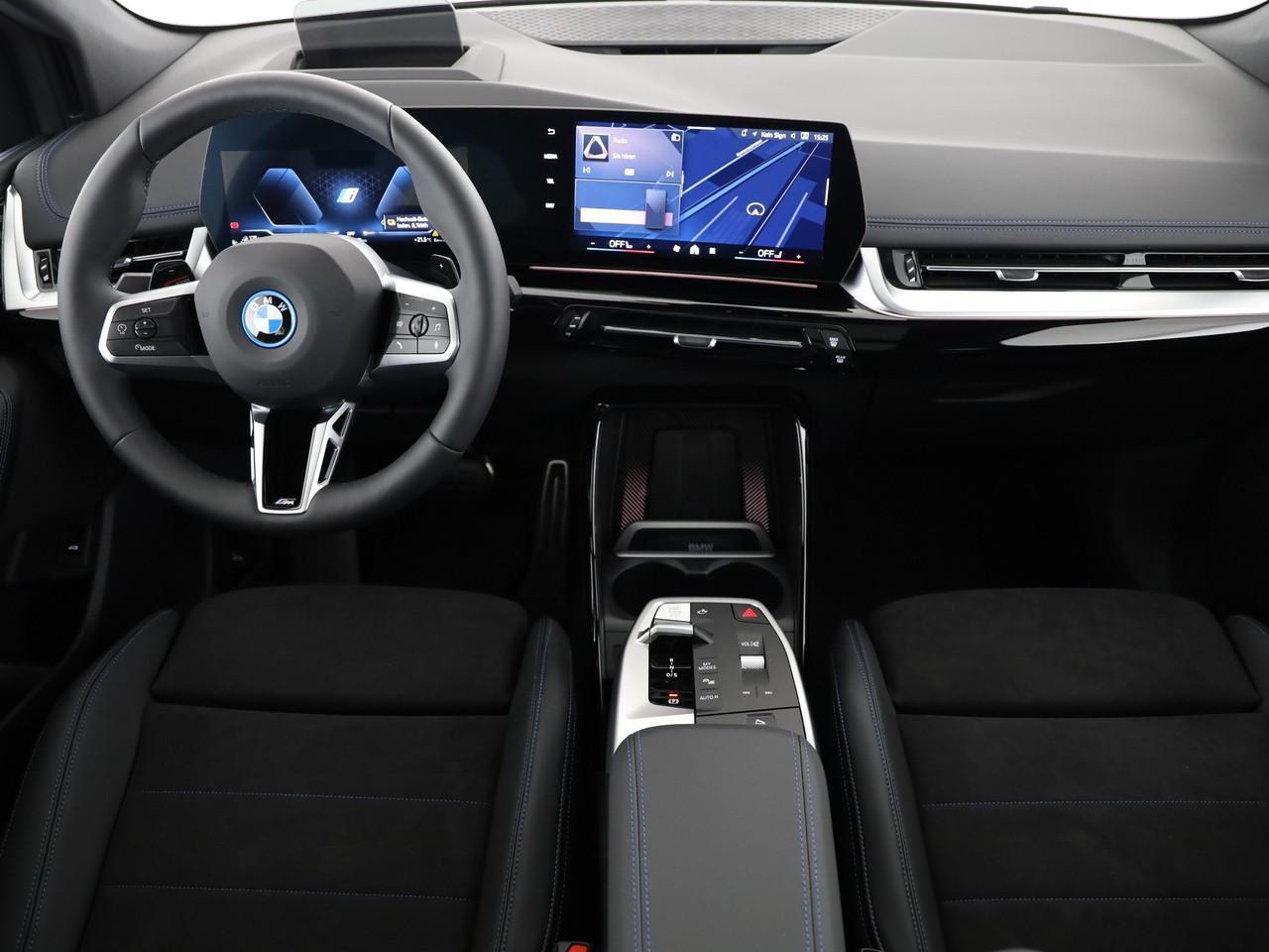 BMW 230e xDrive Active Tourer-image-22