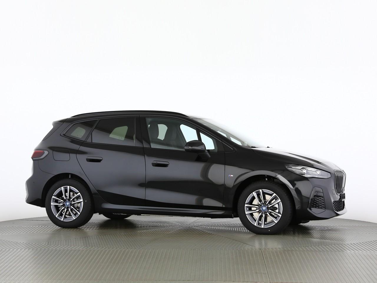 BMW 230e xDrive Active Tourer-image-15