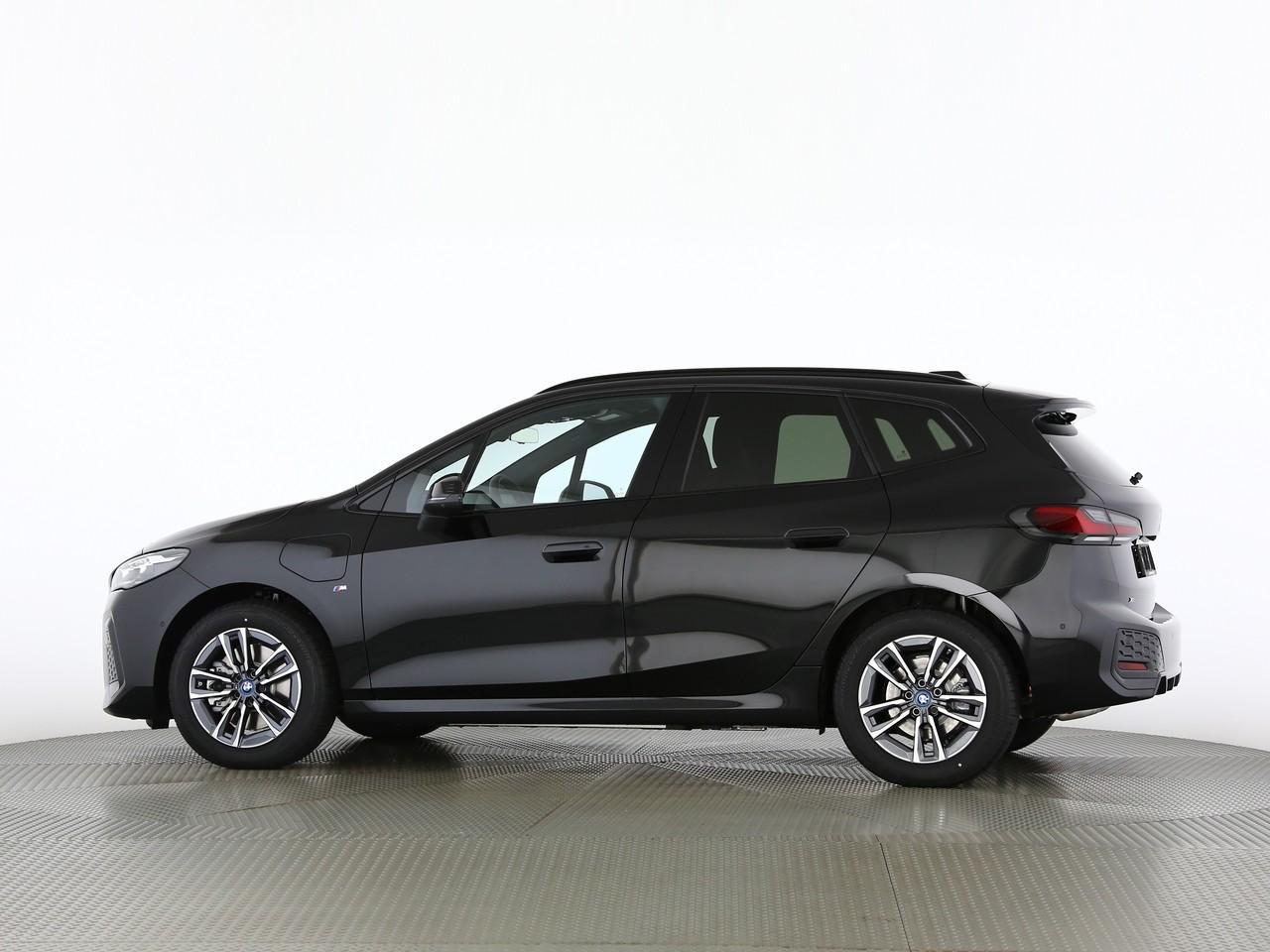 BMW 230e xDrive Active Tourer-image-4