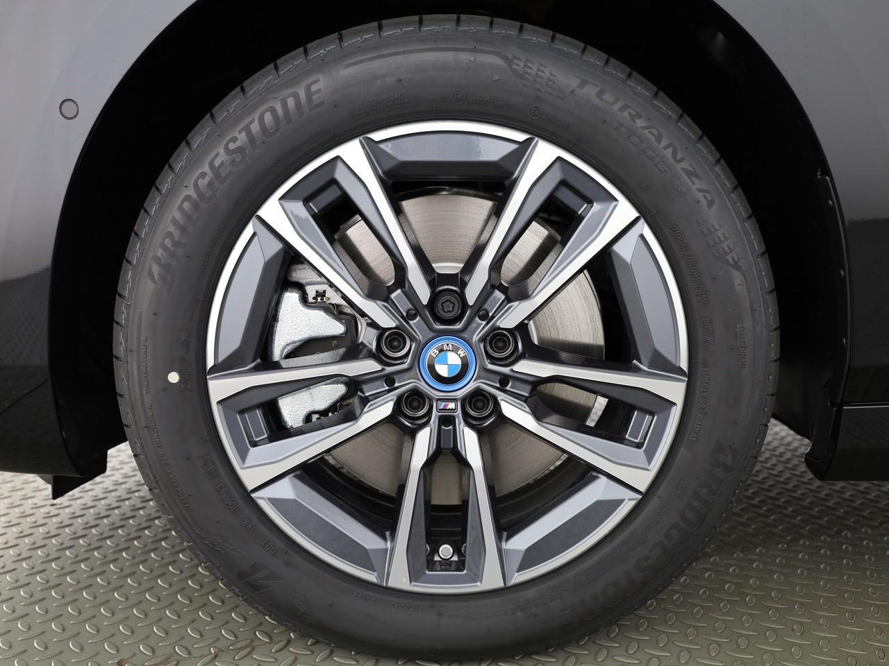 BMW 230e xDrive Active Tourer-image-24