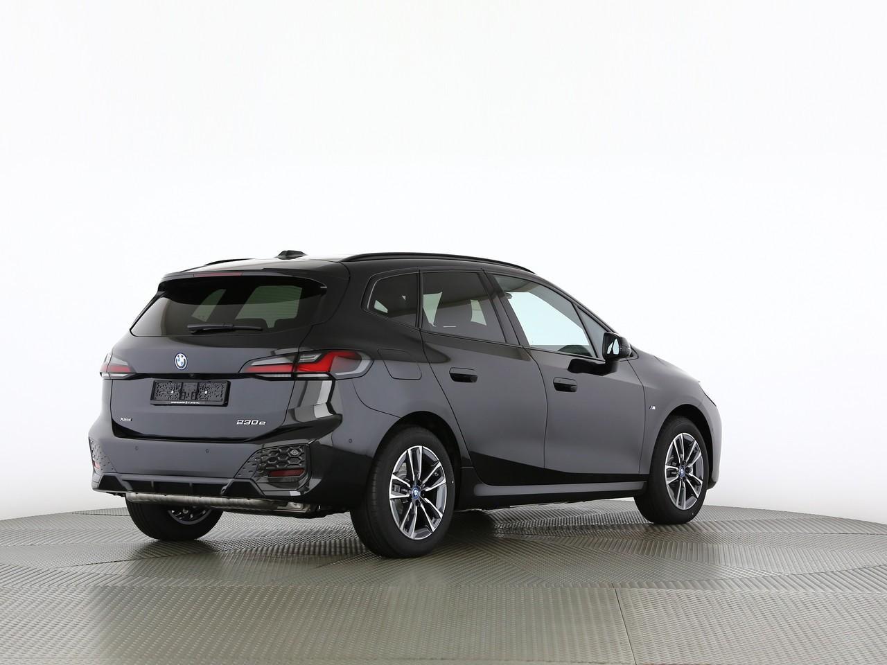BMW 230e xDrive Active Tourer-image-11