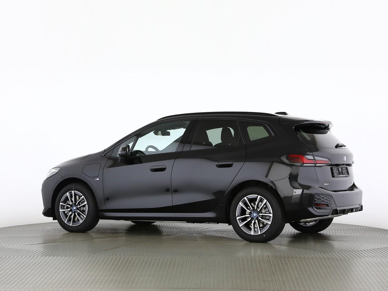 BMW 230e xDrive Active Tourer-image-5