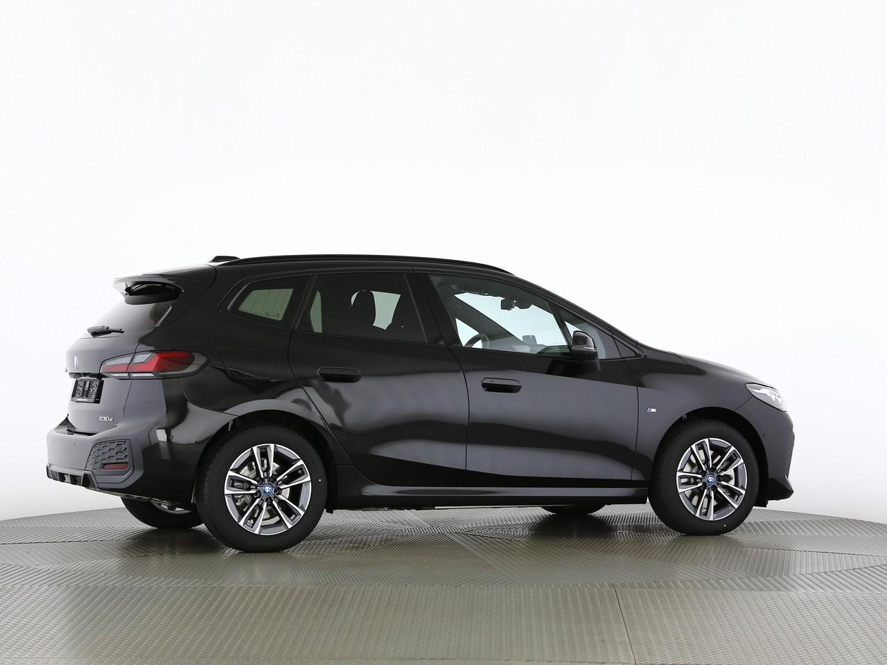 BMW 230e xDrive Active Tourer-image-13