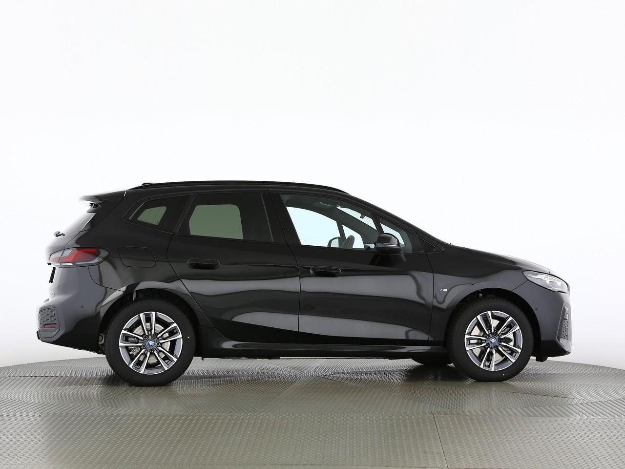 BMW 230e xDrive Active Tourer-image-14