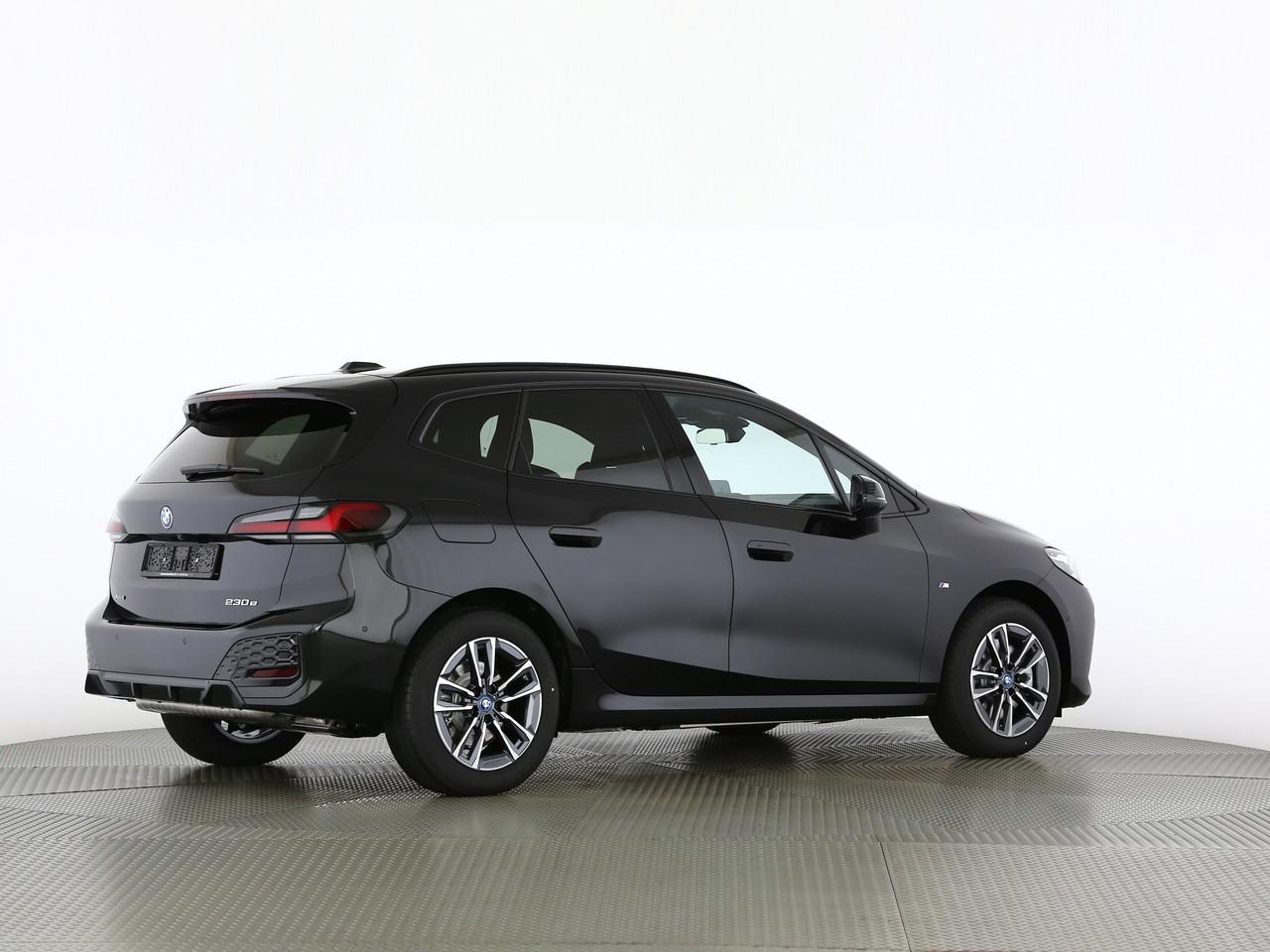 BMW 230e xDrive Active Tourer-image-12