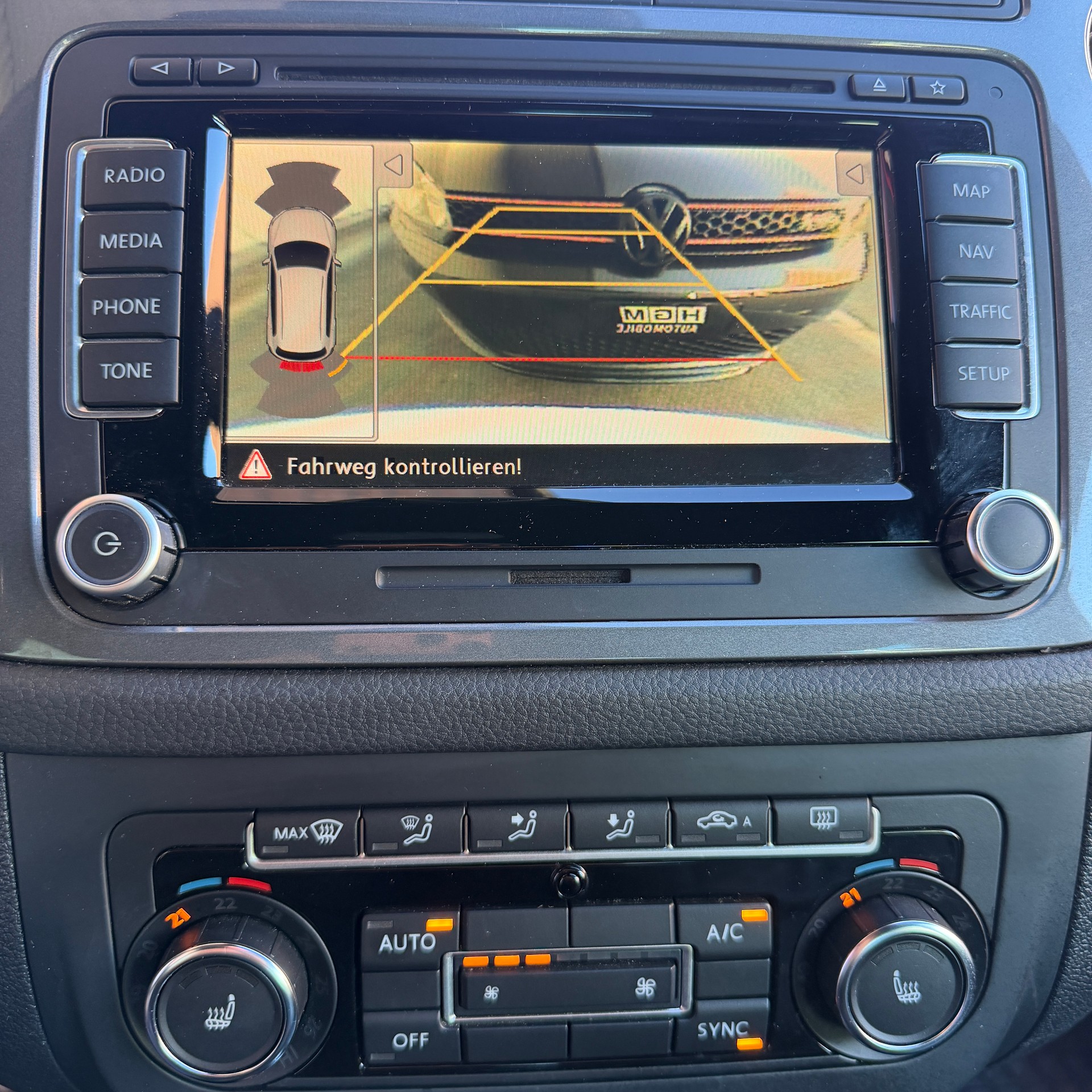 VW Tiguan 2.0 TSI R-Line Design 4Motion DSG-image-14