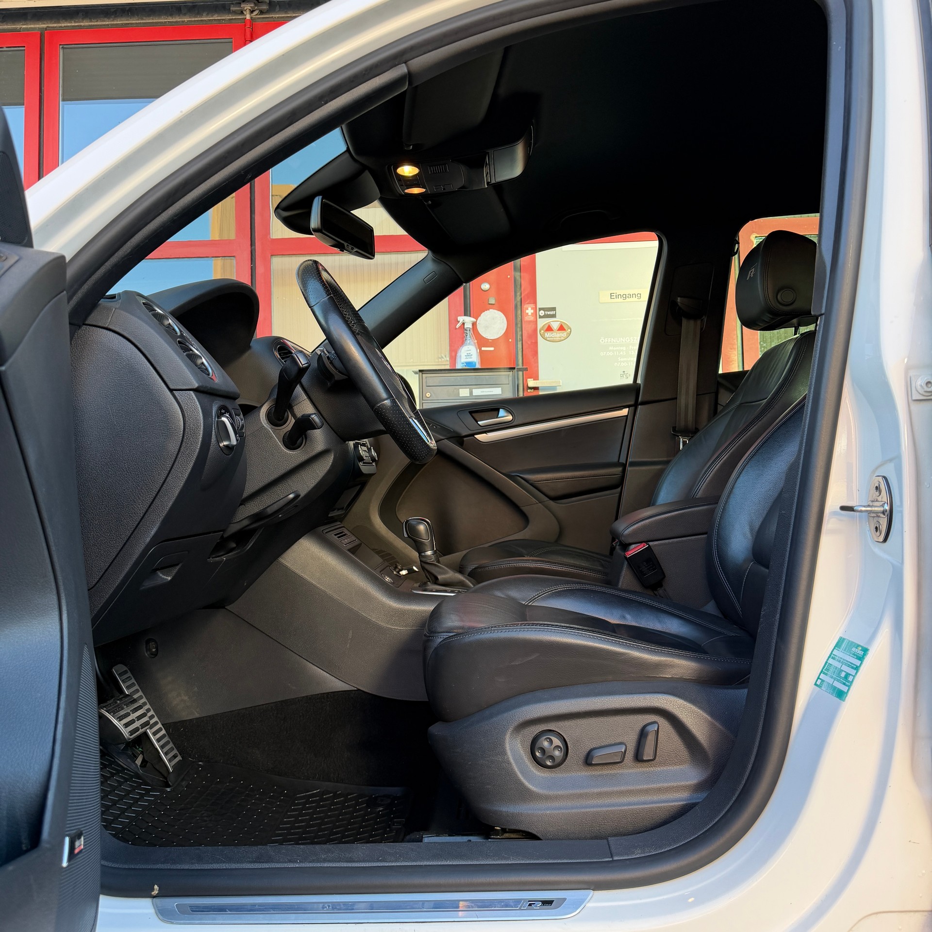 VW Tiguan 2.0 TSI R-Line Design 4Motion DSG-image-9