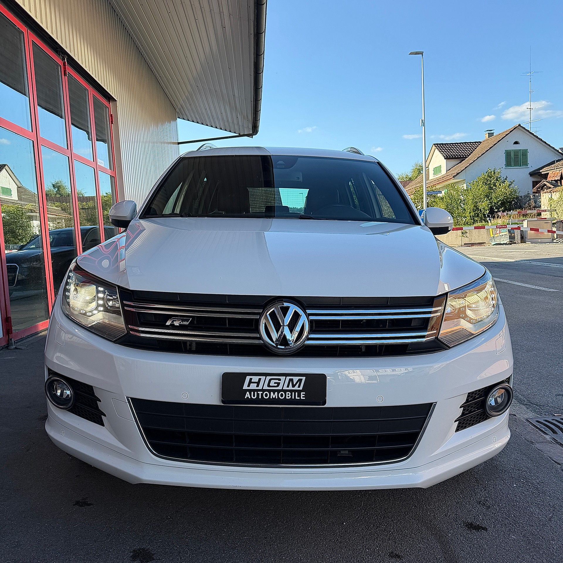VW Tiguan 2.0 TSI R-Line Design 4Motion DSG-image-2