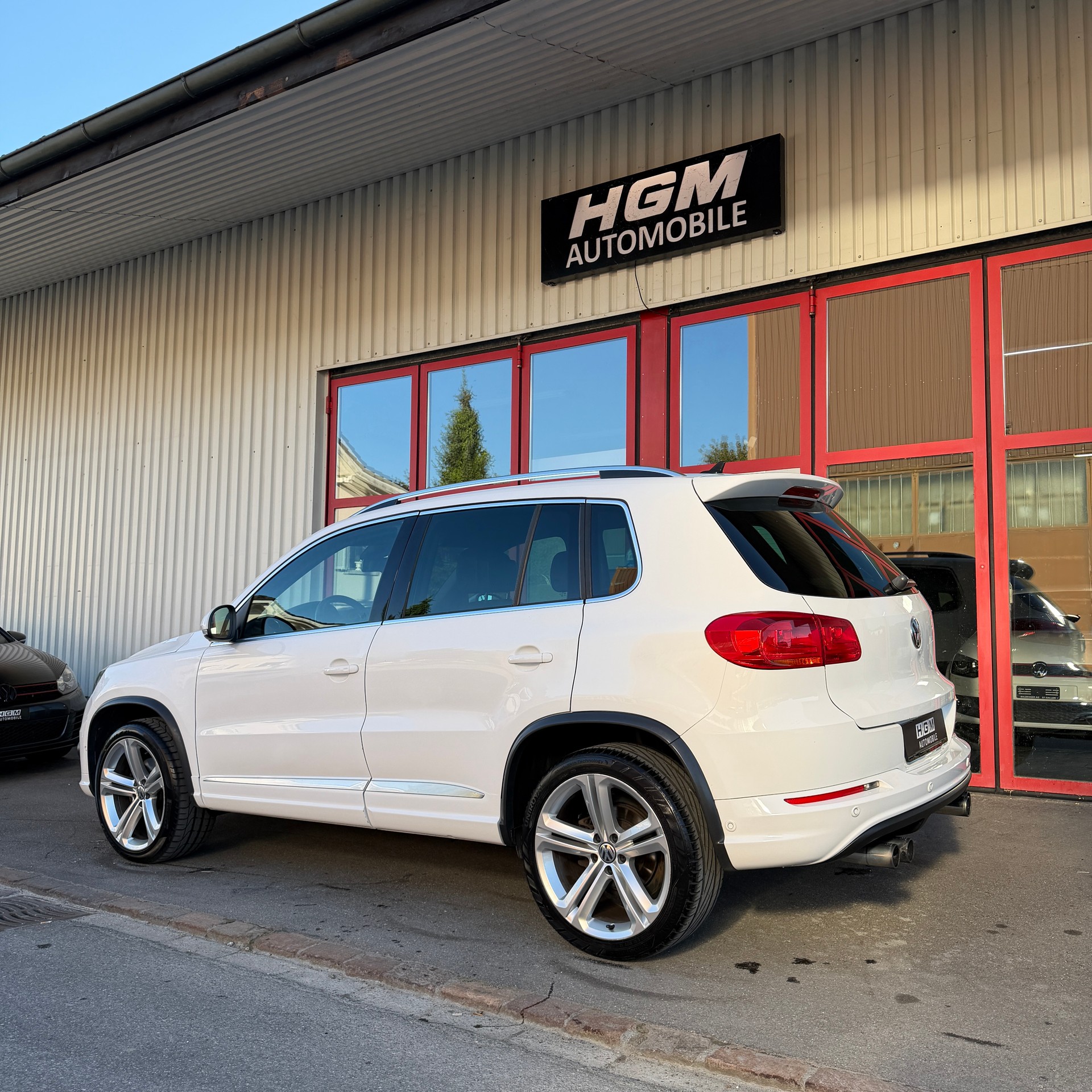 VW Tiguan 2.0 TSI R-Line Design 4Motion DSG-image-4