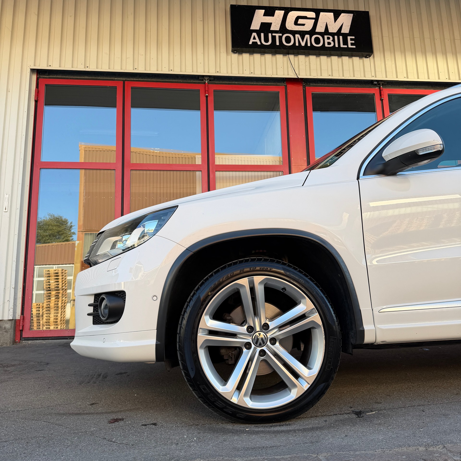 VW Tiguan 2.0 TSI R-Line Design 4Motion DSG-image-3