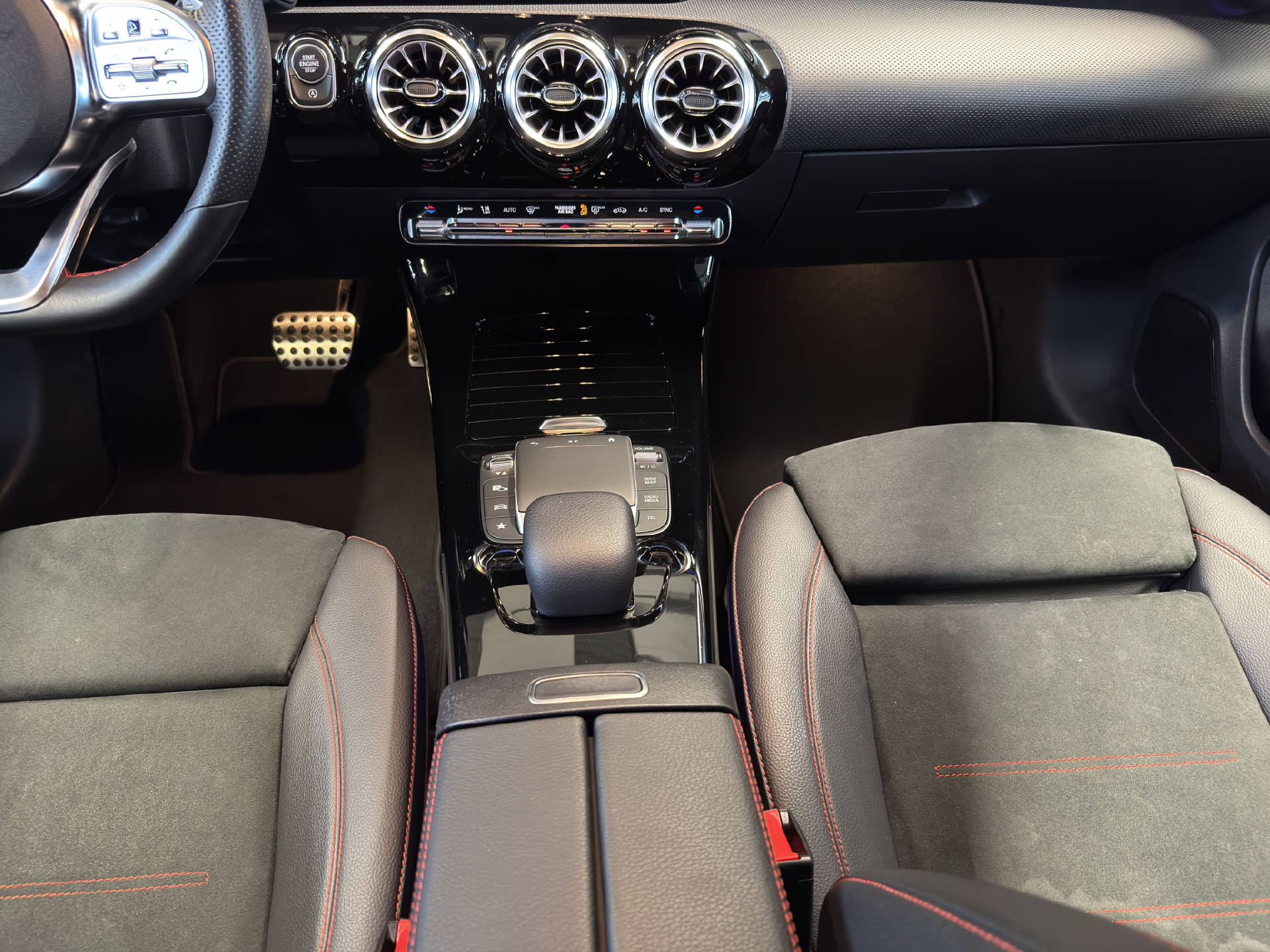 MERCEDES-BENZ A 200 AMG Line-image-10