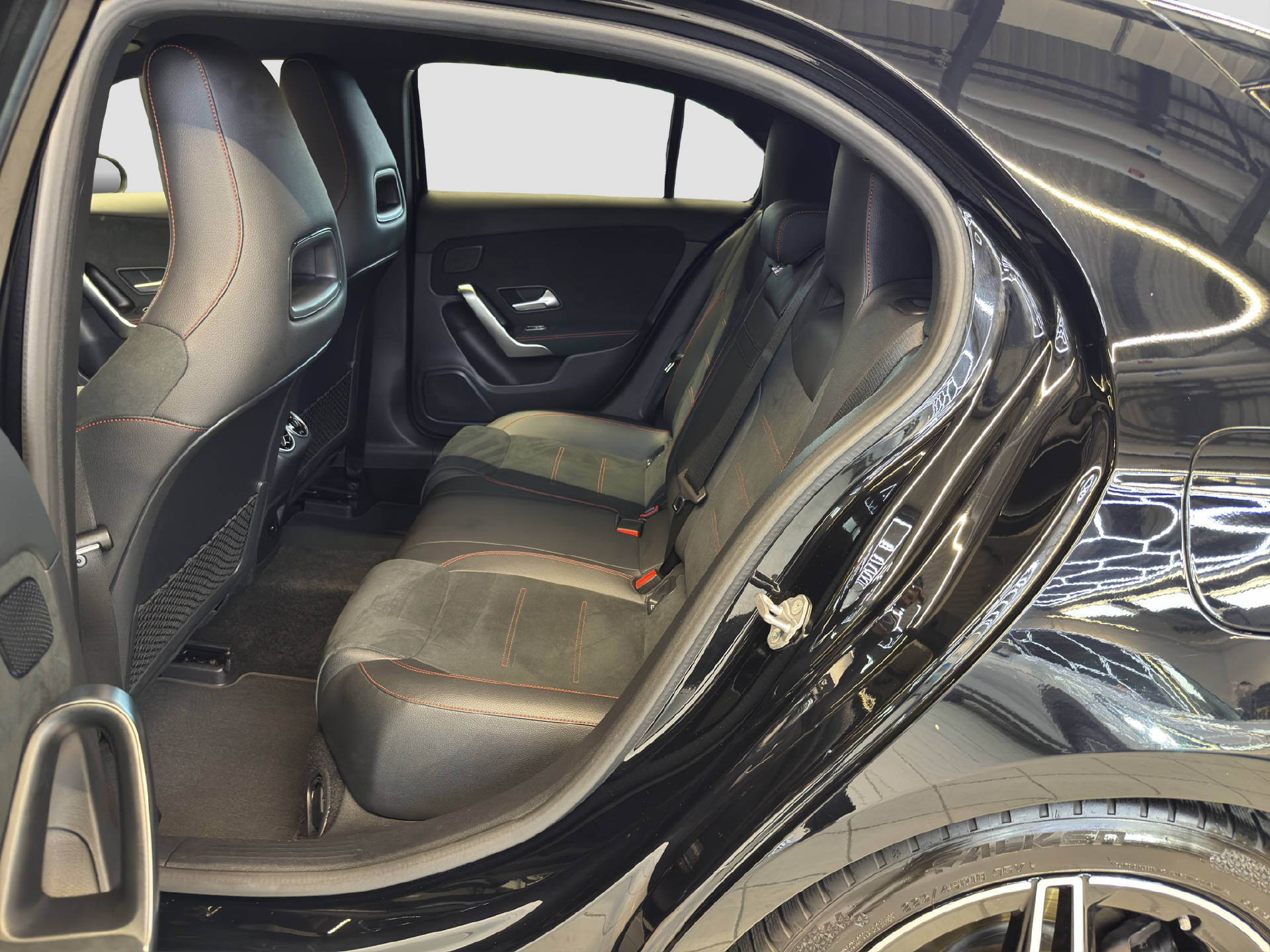 MERCEDES-BENZ A 200 AMG Line-image-13