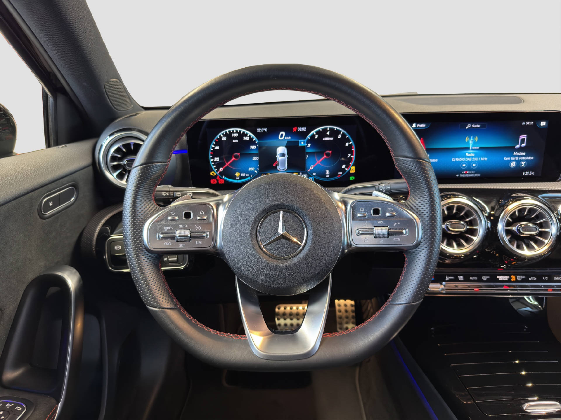 MERCEDES-BENZ A 200 AMG Line-image-8