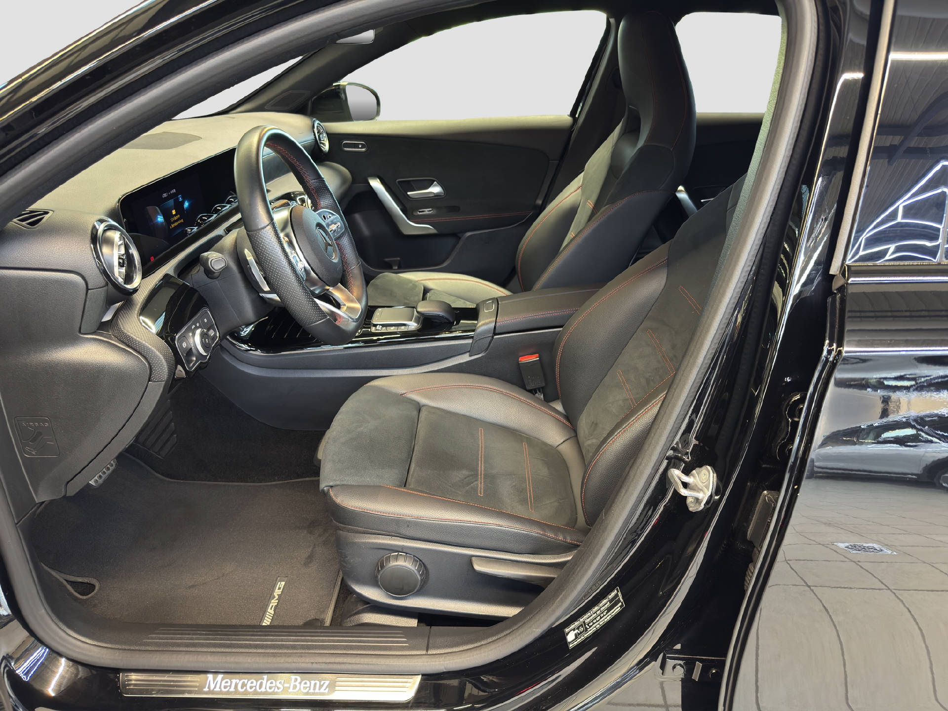 MERCEDES-BENZ A 200 AMG Line-image-6