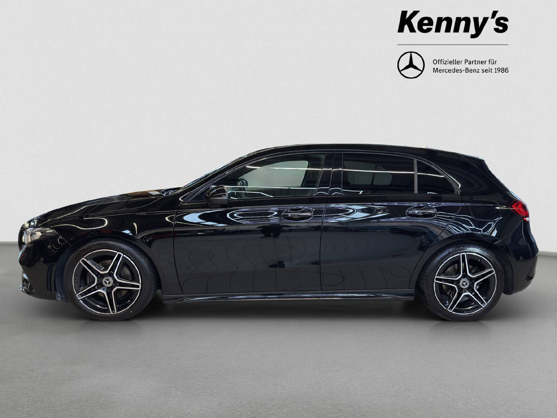 MERCEDES-BENZ A 200 AMG Line-image-2