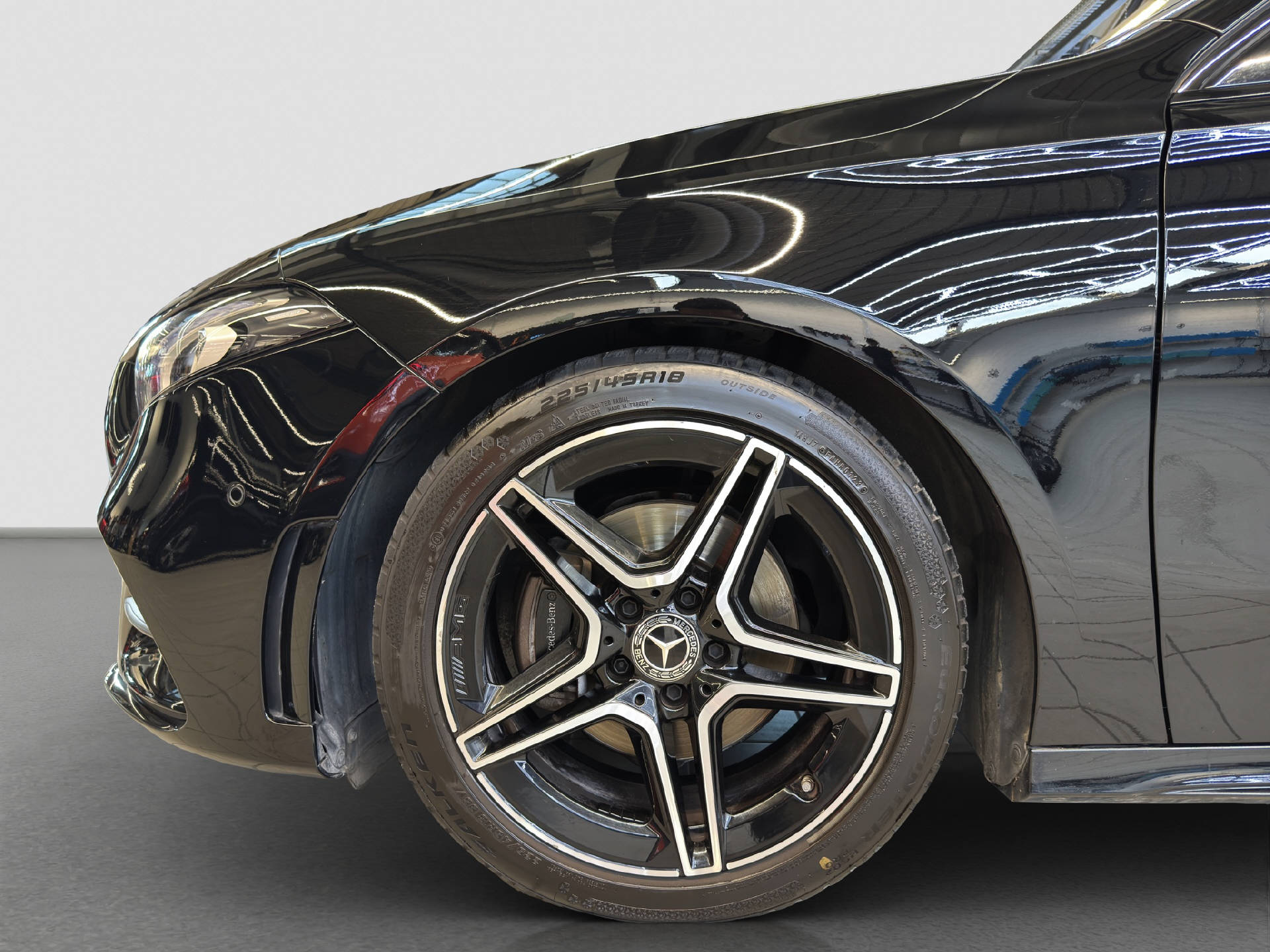 MERCEDES-BENZ A 200 AMG Line-image-5