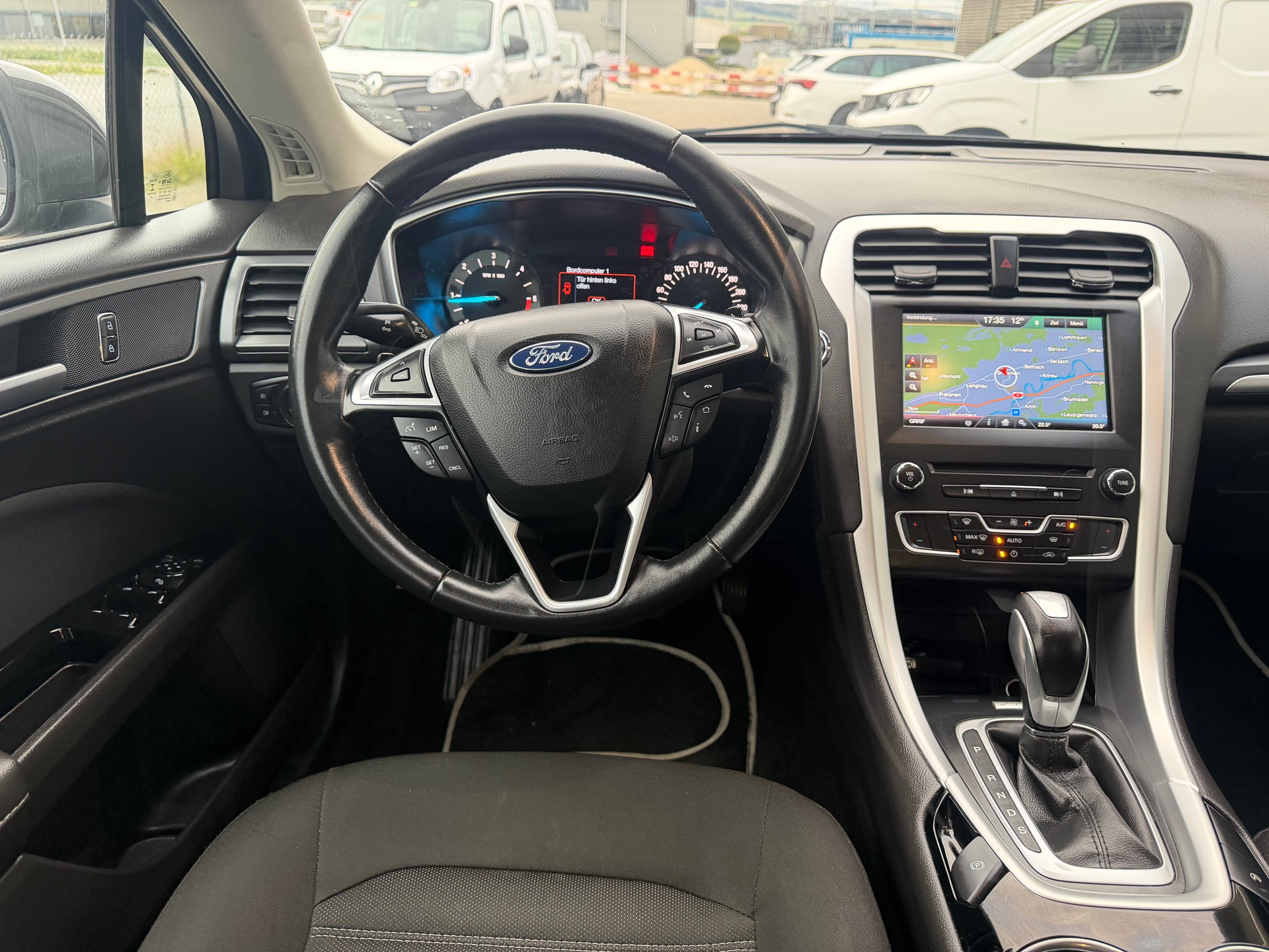 FORD Mondeo 2.0 TDCi Trend PowerShift ** Gr. Navi ** Klima-auto ** Tempomat ** PDC H ** RF- Kamera ** Sitzheizung ** Frisch Ab MFK-image-3