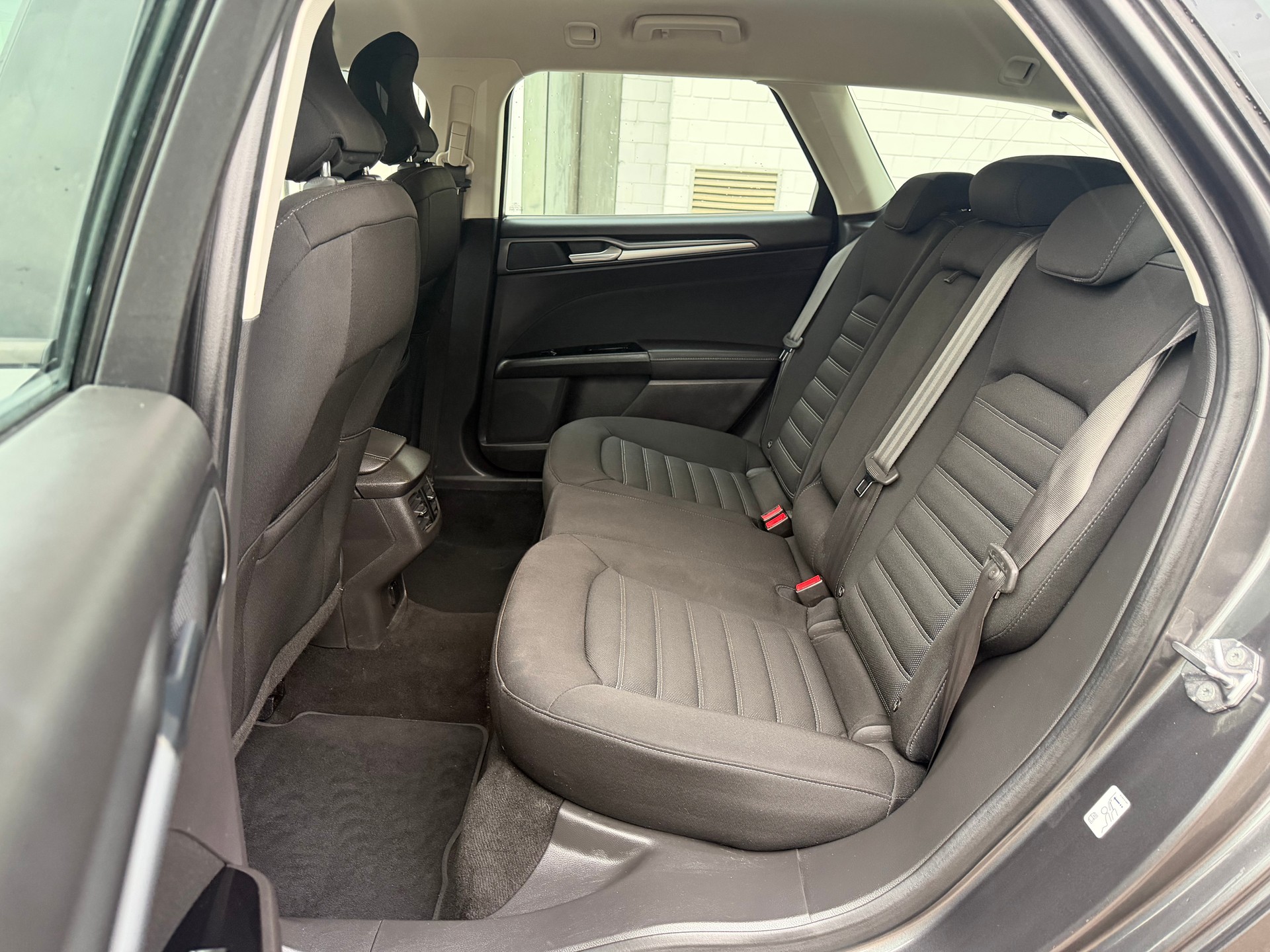 FORD Mondeo 2.0 TDCi Trend PowerShift ** Gr. Navi ** Klima-auto ** Tempomat ** PDC H ** RF- Kamera ** Sitzheizung ** Frisch Ab MFK-image-2