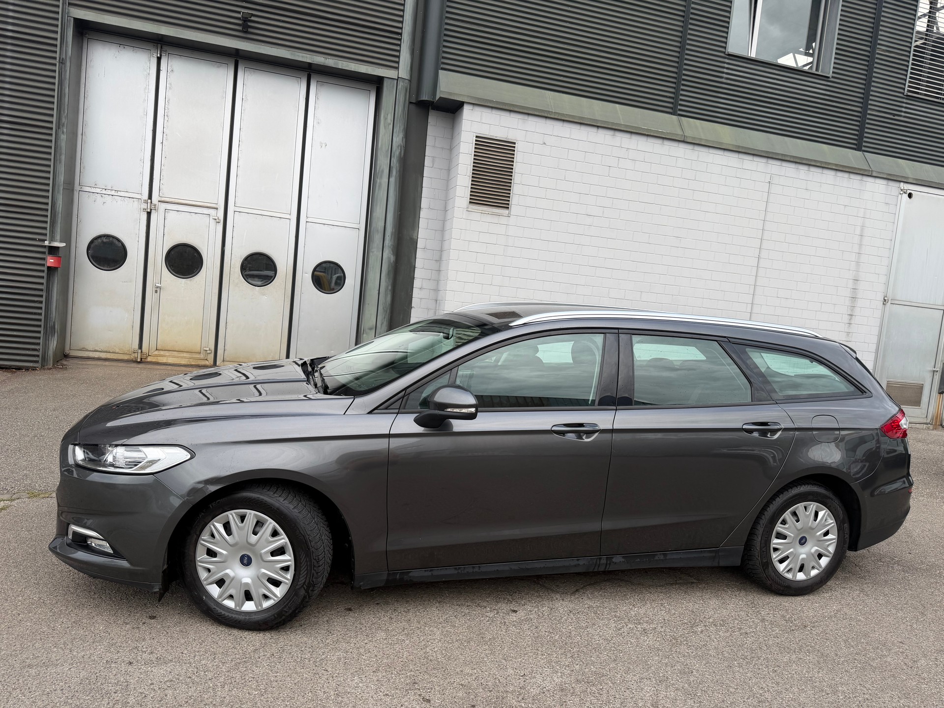 FORD Mondeo 2.0 TDCi Trend PowerShift ** Gr. Navi ** Klima-auto ** Tempomat ** PDC H ** RF- Kamera ** Sitzheizung ** Frisch Ab MFK-image-9