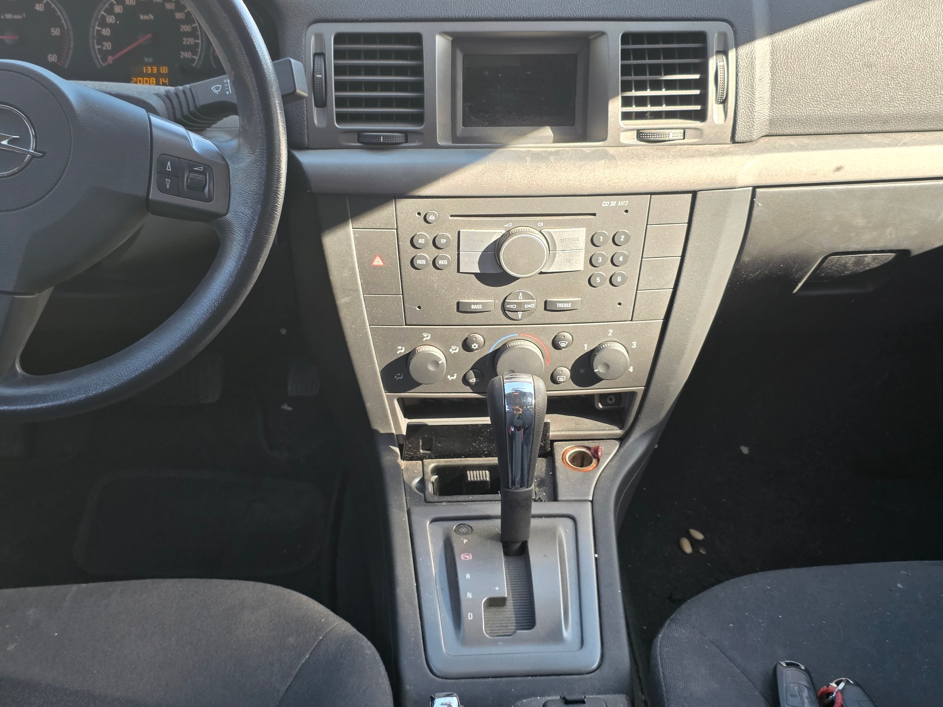 OPEL Vectra Caravan 1.9 CDTi 16V Diamond Automatic-image-8